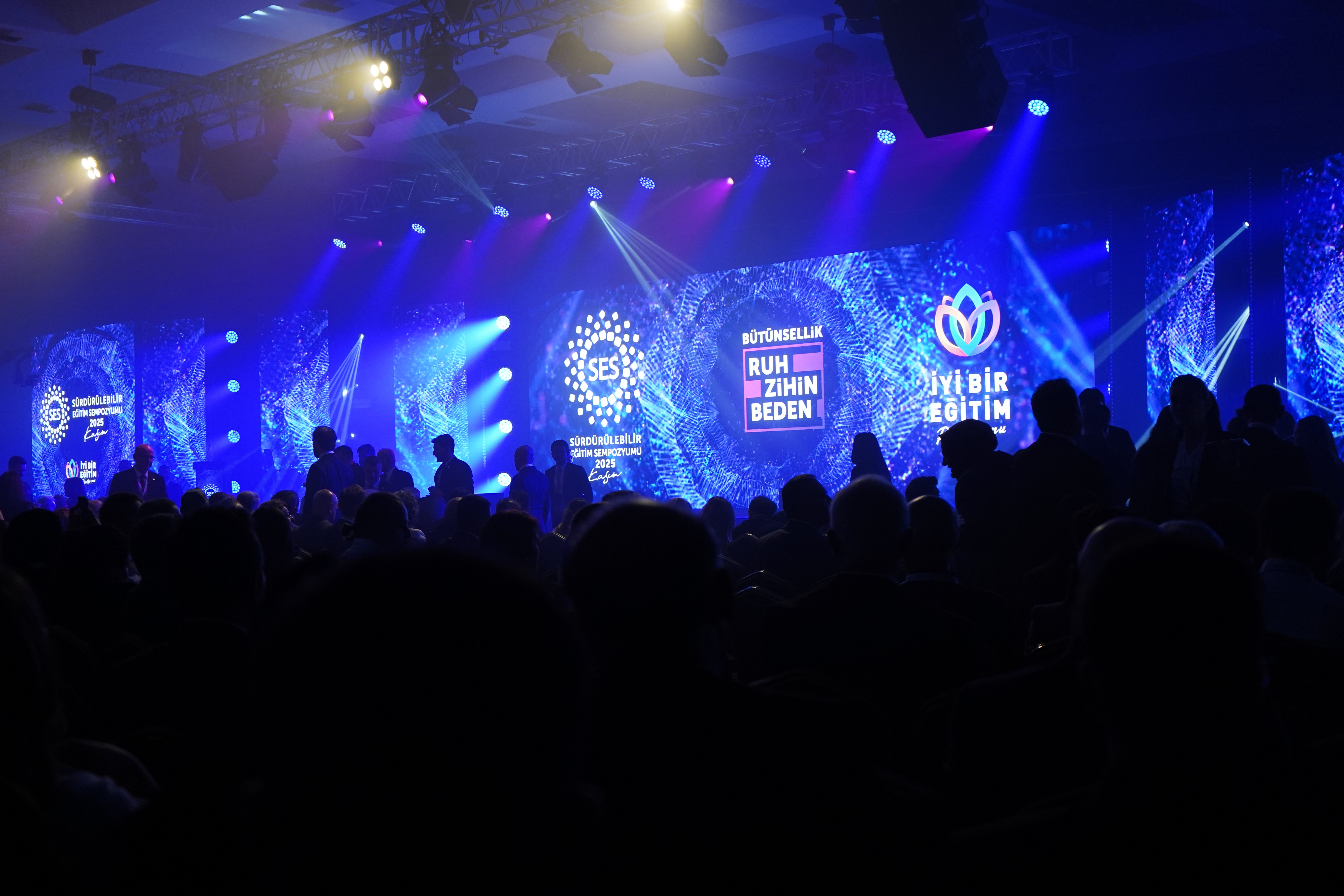 Antalya’da Eğitimde Dev Buluşma: 5’inci Sürdürülebilir Eğitim Sempozyumu Başladı