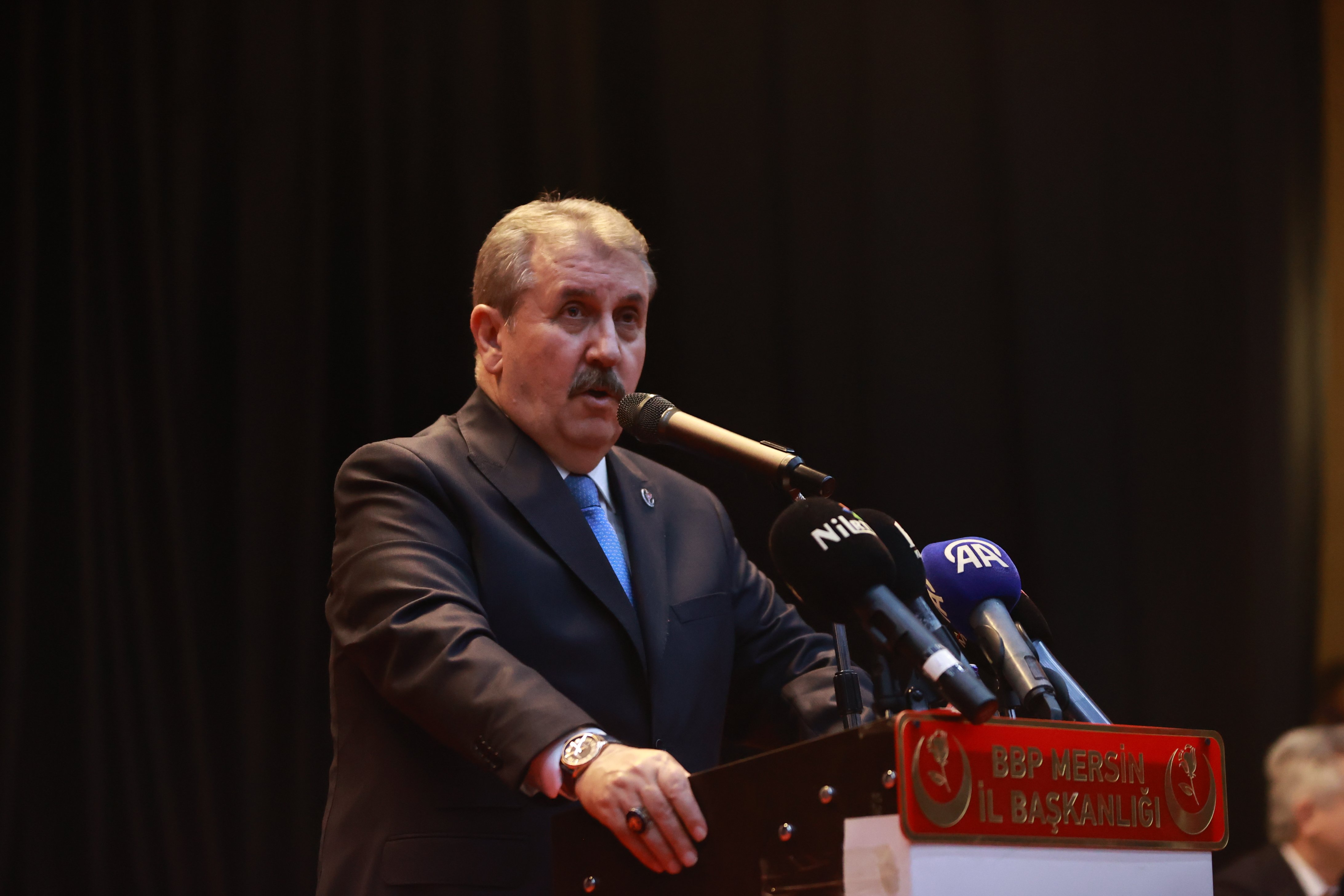 Destici’den Sert Çıkış: Türk Bayrağını Asmayan Benim Kardeşim Olamaz!