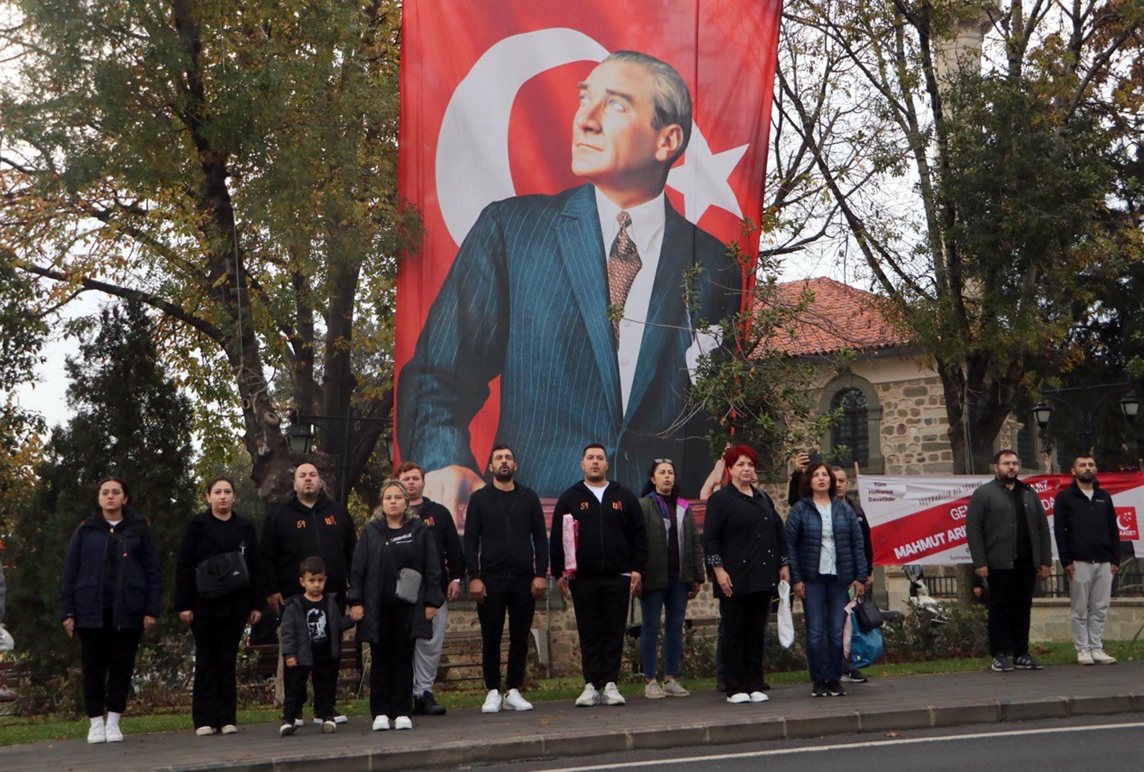 Trakya’da 09.05’te Hayat Durdu: Atatürk’e Saygı Duruşu