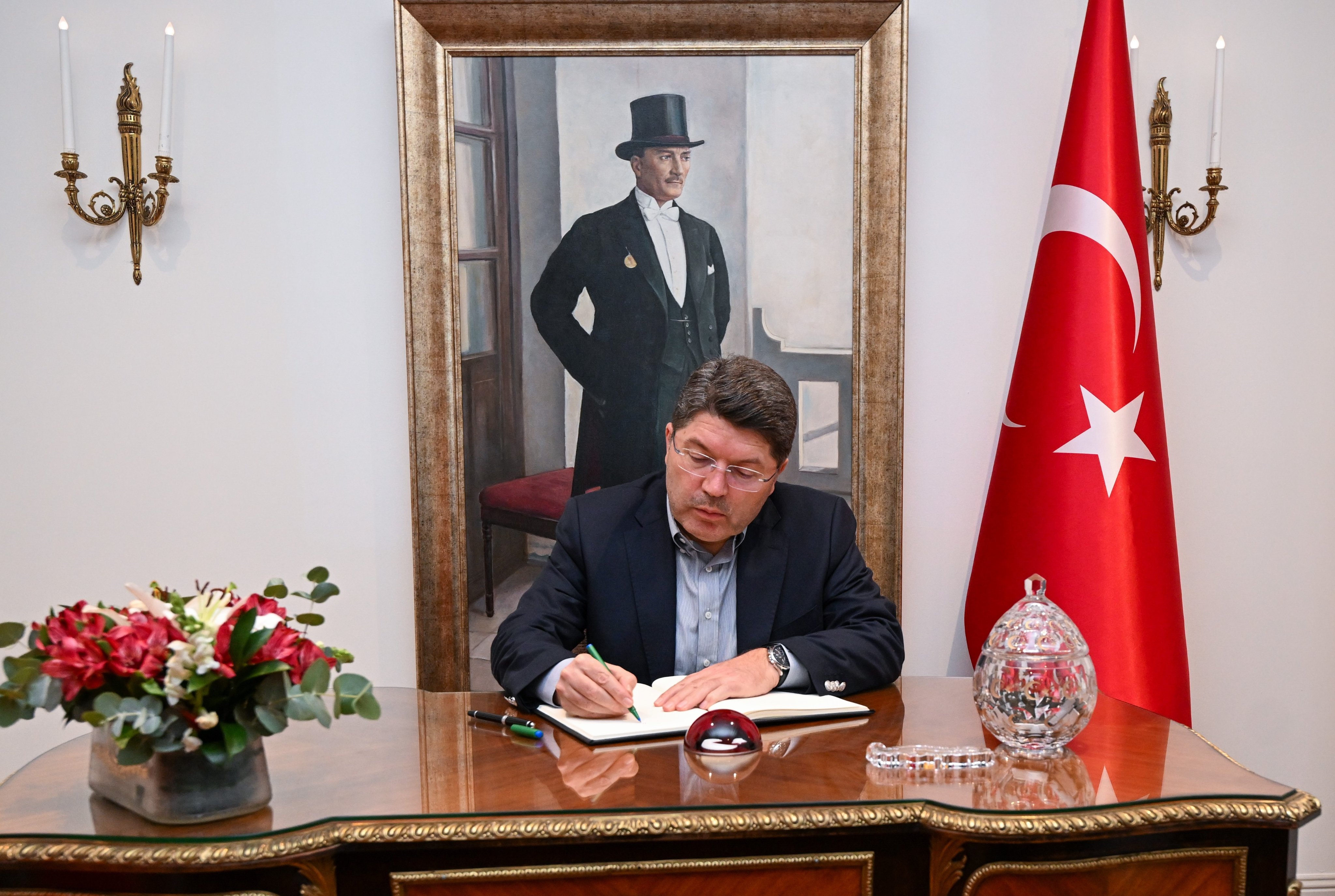 Adalet Bakanı Tunç Madrid’de: Büyükelçimiz Bayrağımızı Gururla Dalgalandırıyor