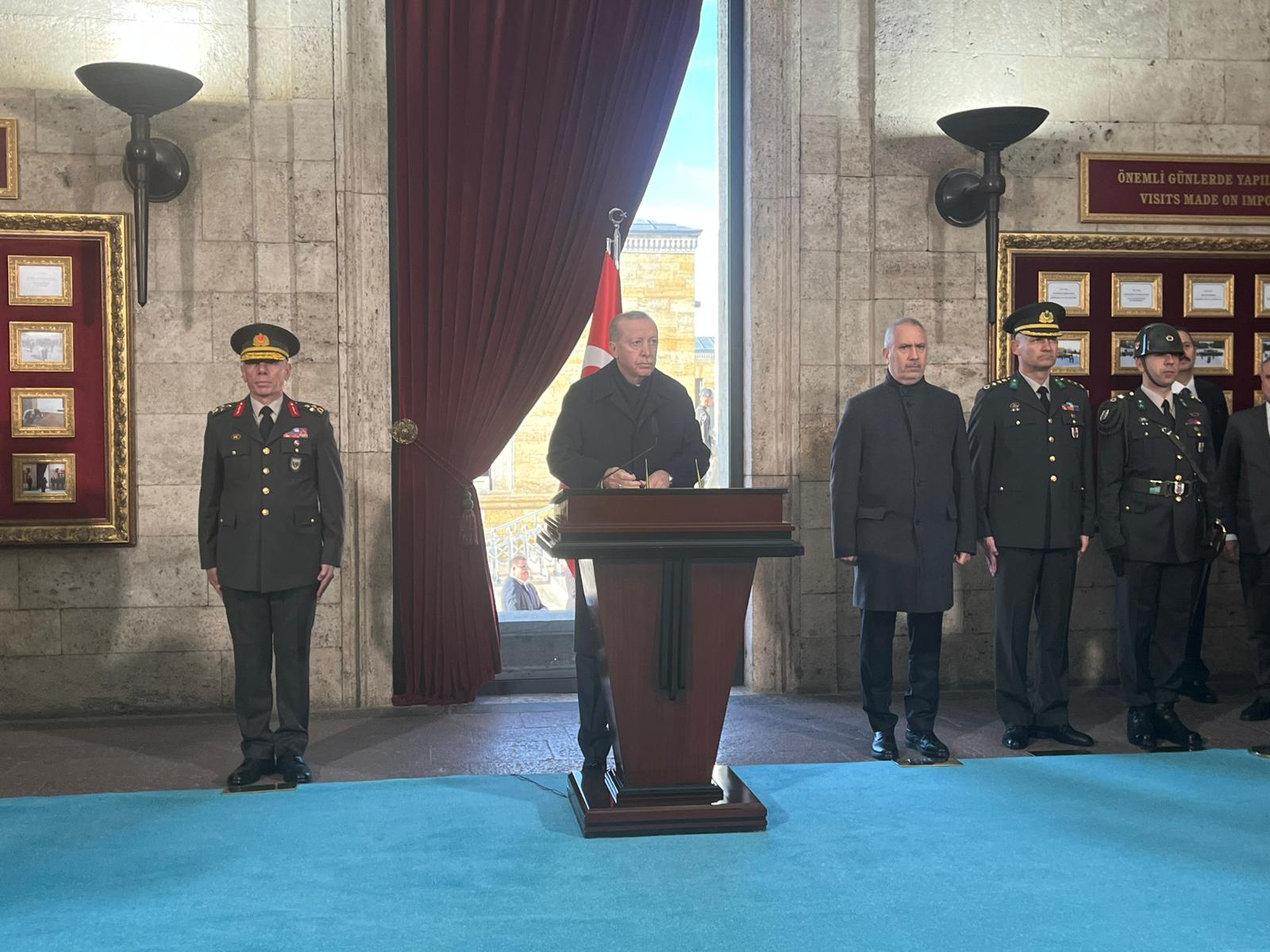 Cumhurbaşkanı Erdoğan’dan Anıtkabir’de Duygusal Mesaj: ‘Cumhuriyet’e Tutkuyla Sahip Çıkıyoruz’