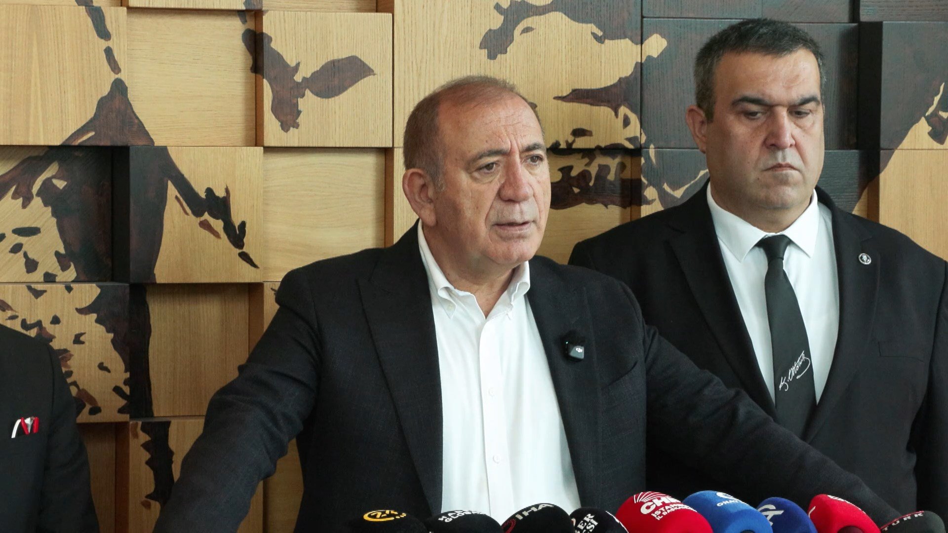 Gürsel Tekin’den Sert Açıklama: Hiç Kimse CHP’nin Kurumsal Kimliğini Kirletemez