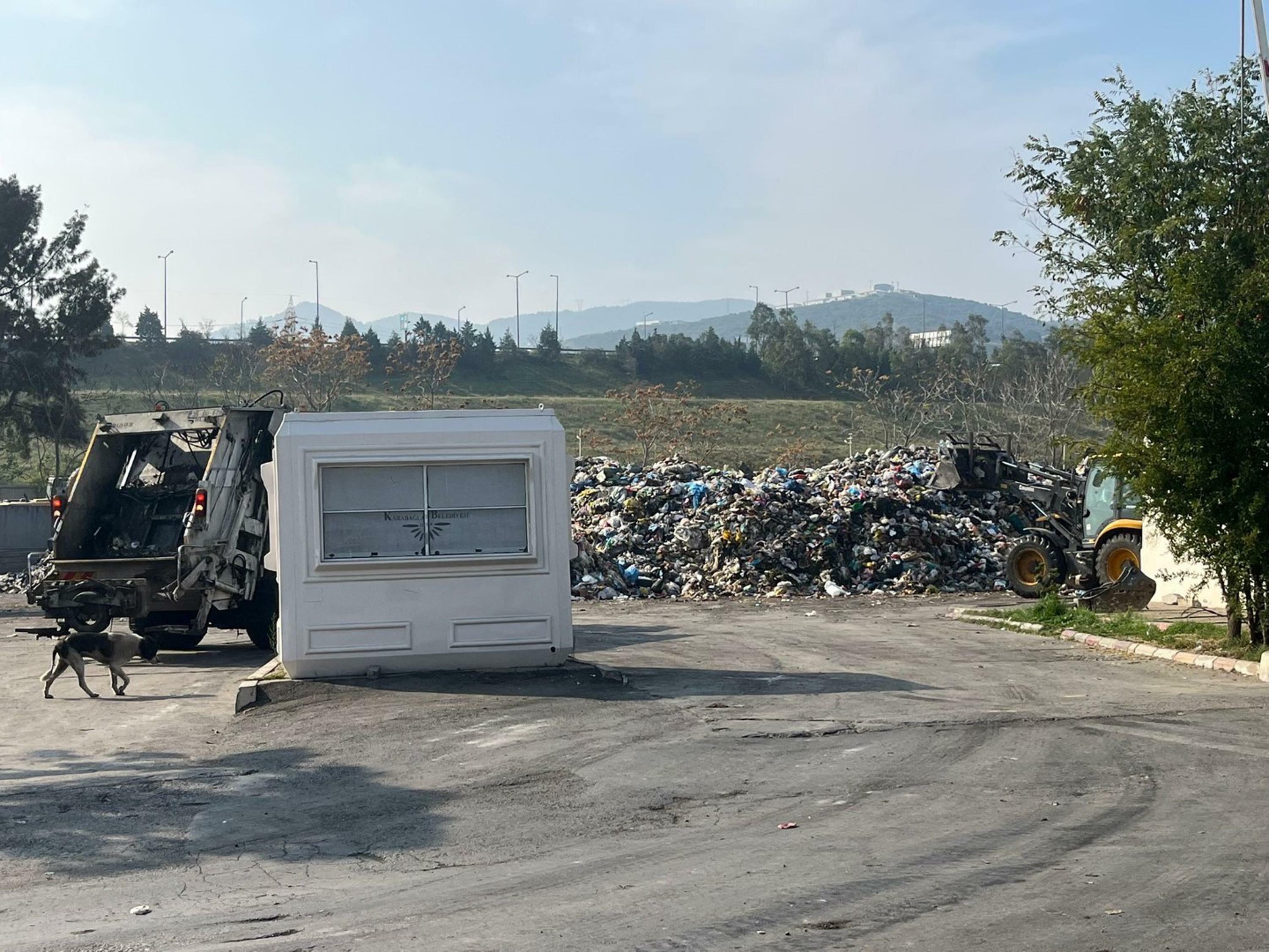 Karabağlar’da Çöp Krizi: Uzundere Halkı ‘Sabrımız Taştı’ Dedi!