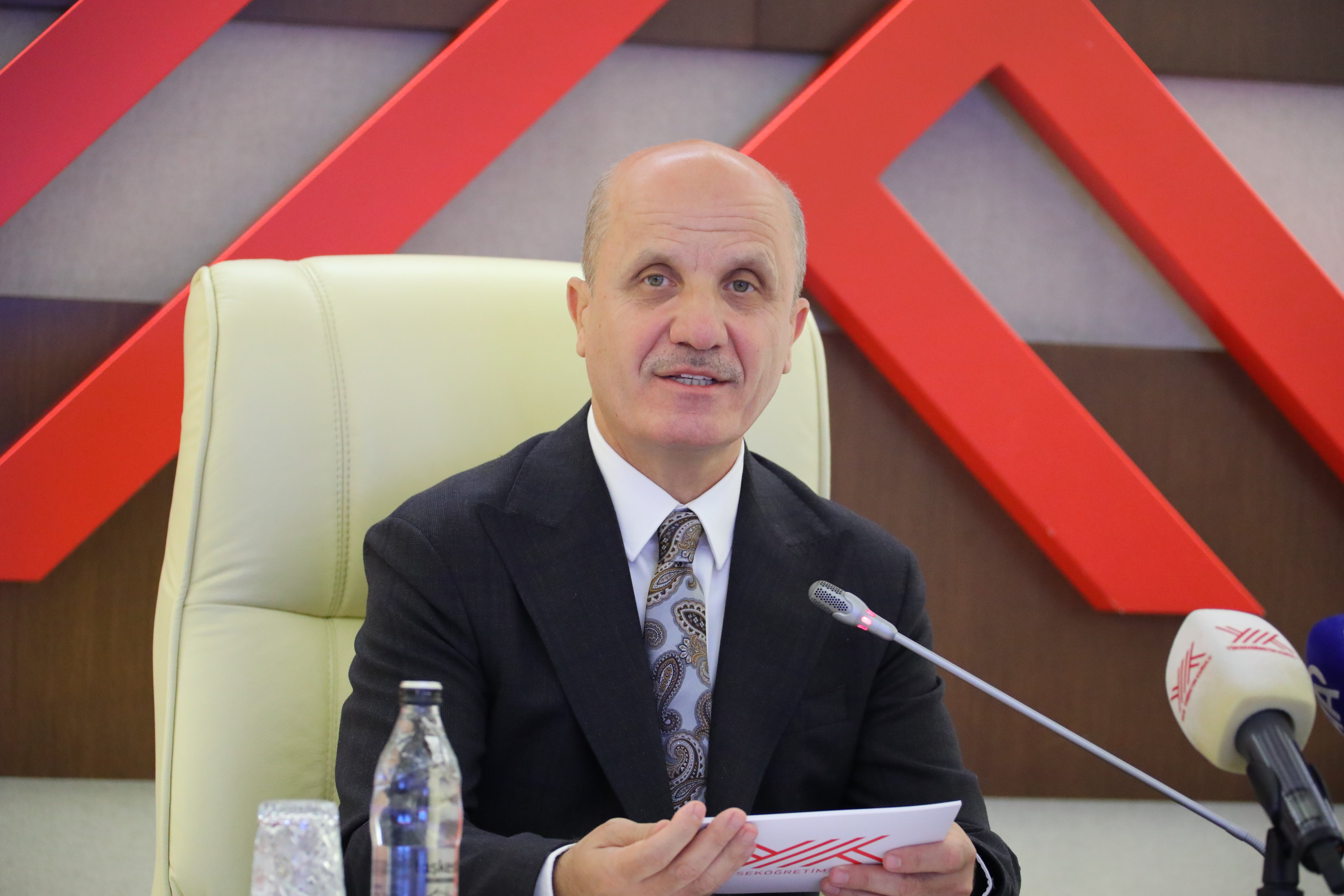 YÖK’ten Devrim Niteliğinde Karar: Başarılı Öğrenciler Üniversiteyi 3 Yılda Bitirebilecek!