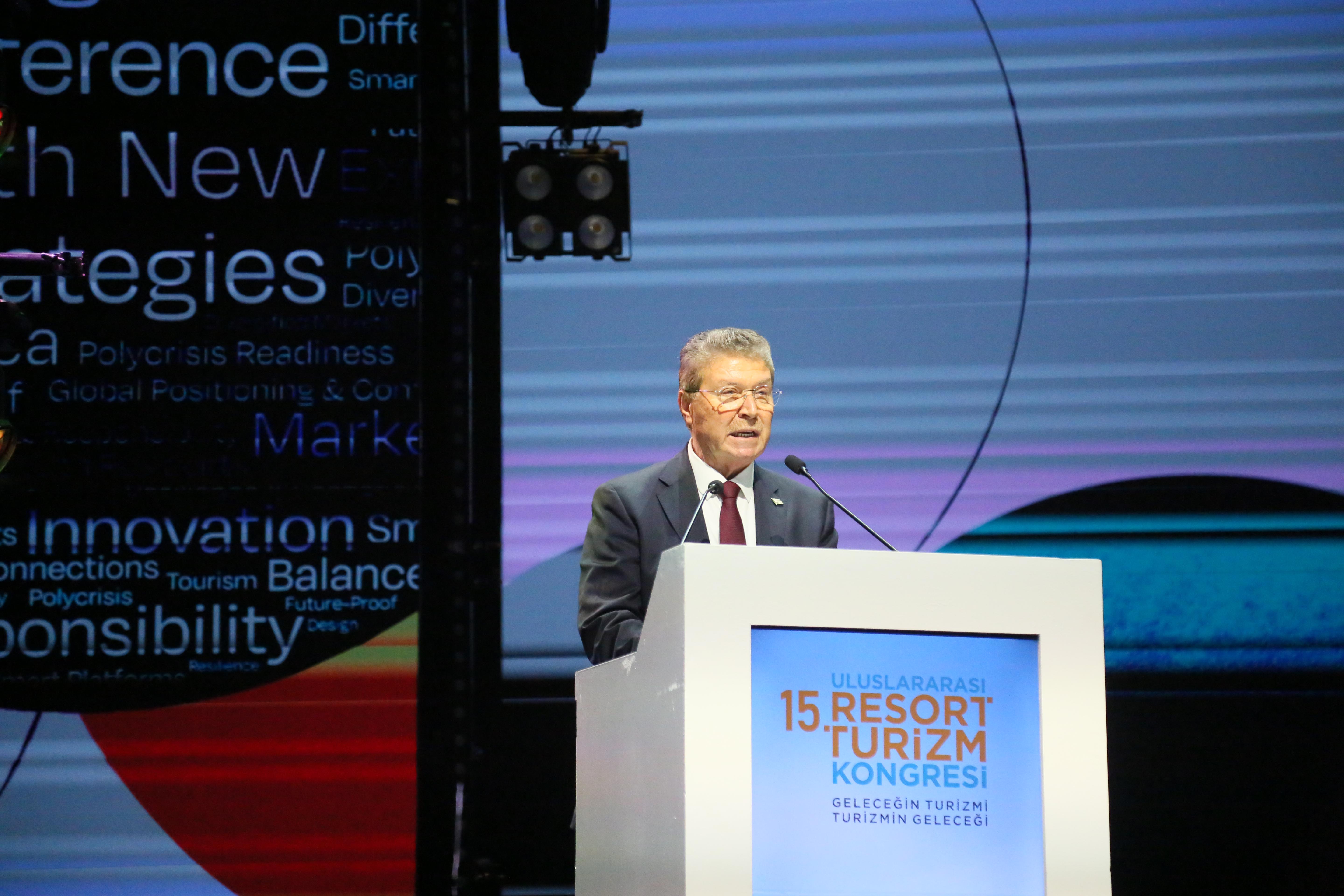 KKTC Başbakanı Üstel’den Çağ Dışı Engellemelere Sert Tepki: ‘Turizm Etiğine Aykırı’