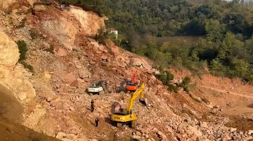 Fatsa’daki Taş Ocağı Faciasında Umutlar Tükenmiyor: Göçük Altındaki Kamyon Şoförü İçin Arama Kurtarma Çalışmaları Yeniden Başladı