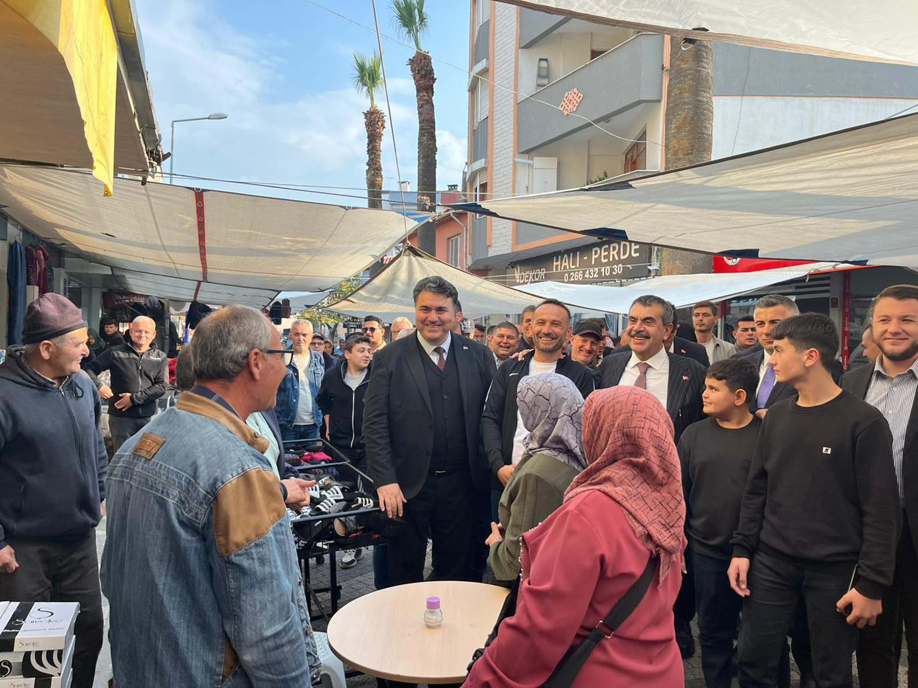 Milli Eğitim Bakanı Yusuf Tekin Balıkesir’de Esnaf Ziyareti Gerçekleştirdi