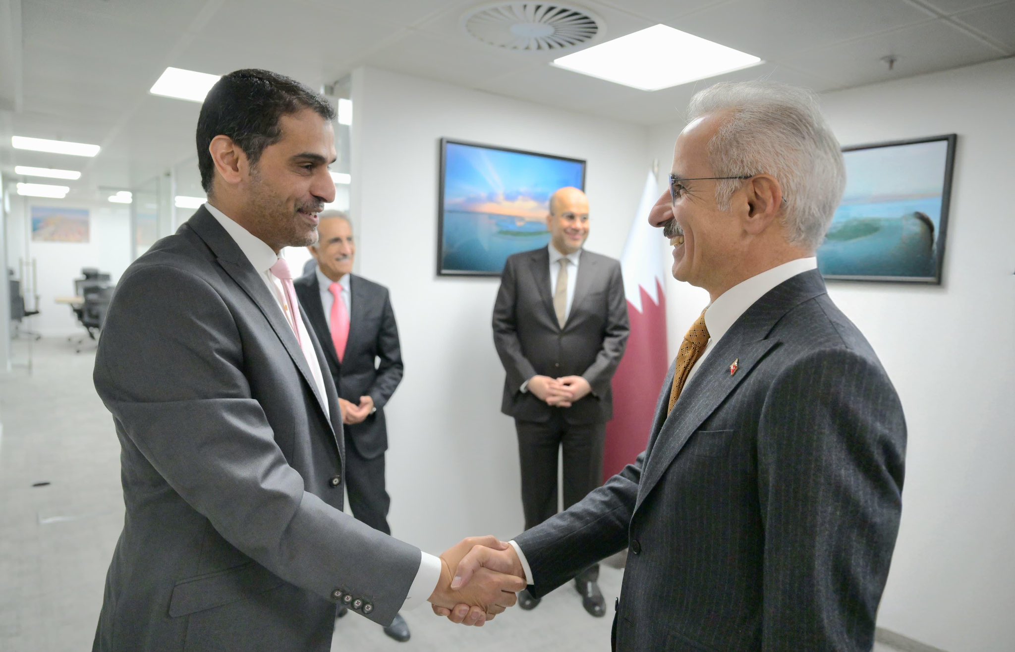 Bakan Uraloğlu Londra’da Katarlı Mevkidaşı Al Thani ile Kalkınma Yolu Projesi’ni Görüştü