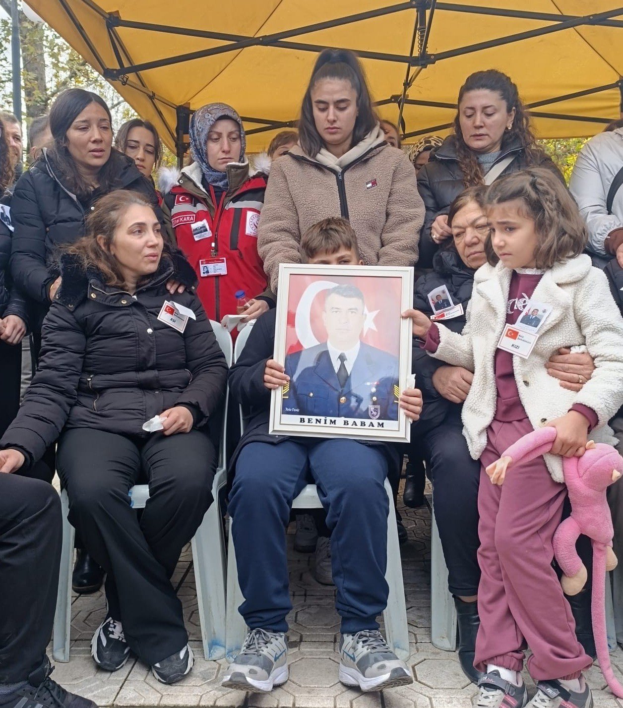 Şehit Astsubayın Eşinden Oğluna Duygusal Çağrı: ‘Başını Dik Tut, Senin Baban Kahraman’