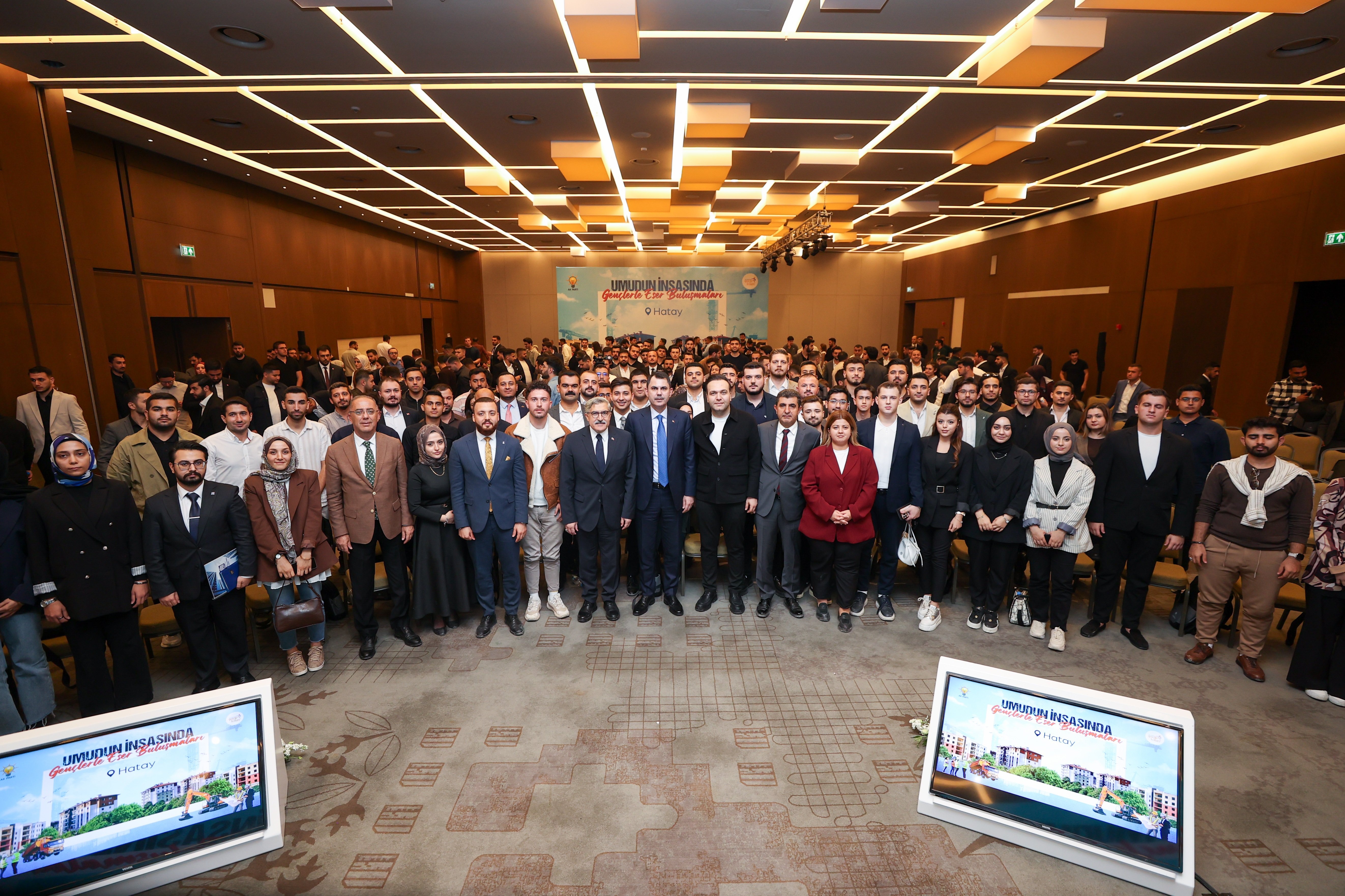 Bakan Kurum’dan Genç Mühendis ve Mimarlara Deprem Bölgesinde Tarihi İnşa Seferberliği