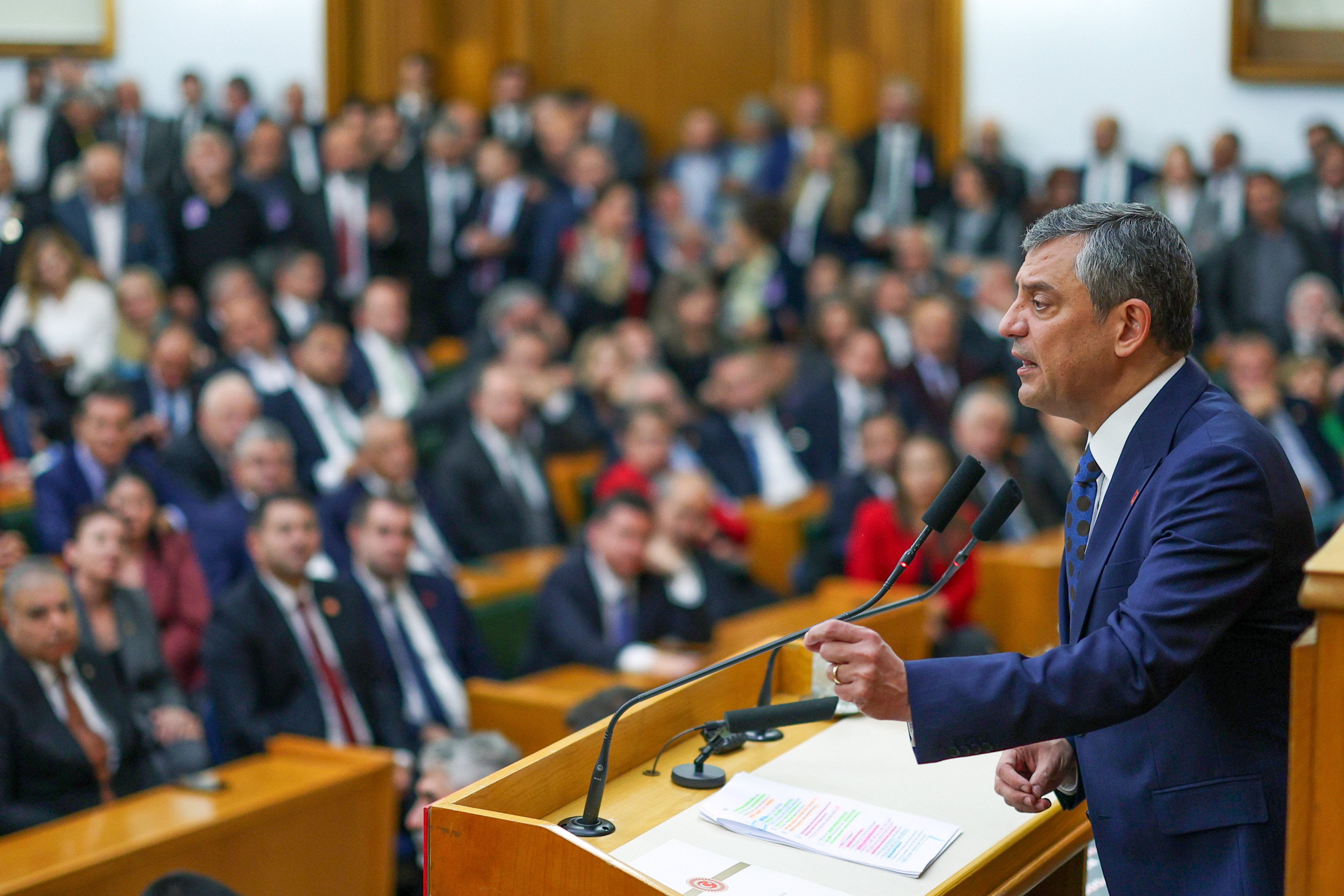 Özgür Özel’den Siyasi Deprem: “Tutuklular Serbest Bırakılsın, Duruşmalar Canlı Yayınlansın”