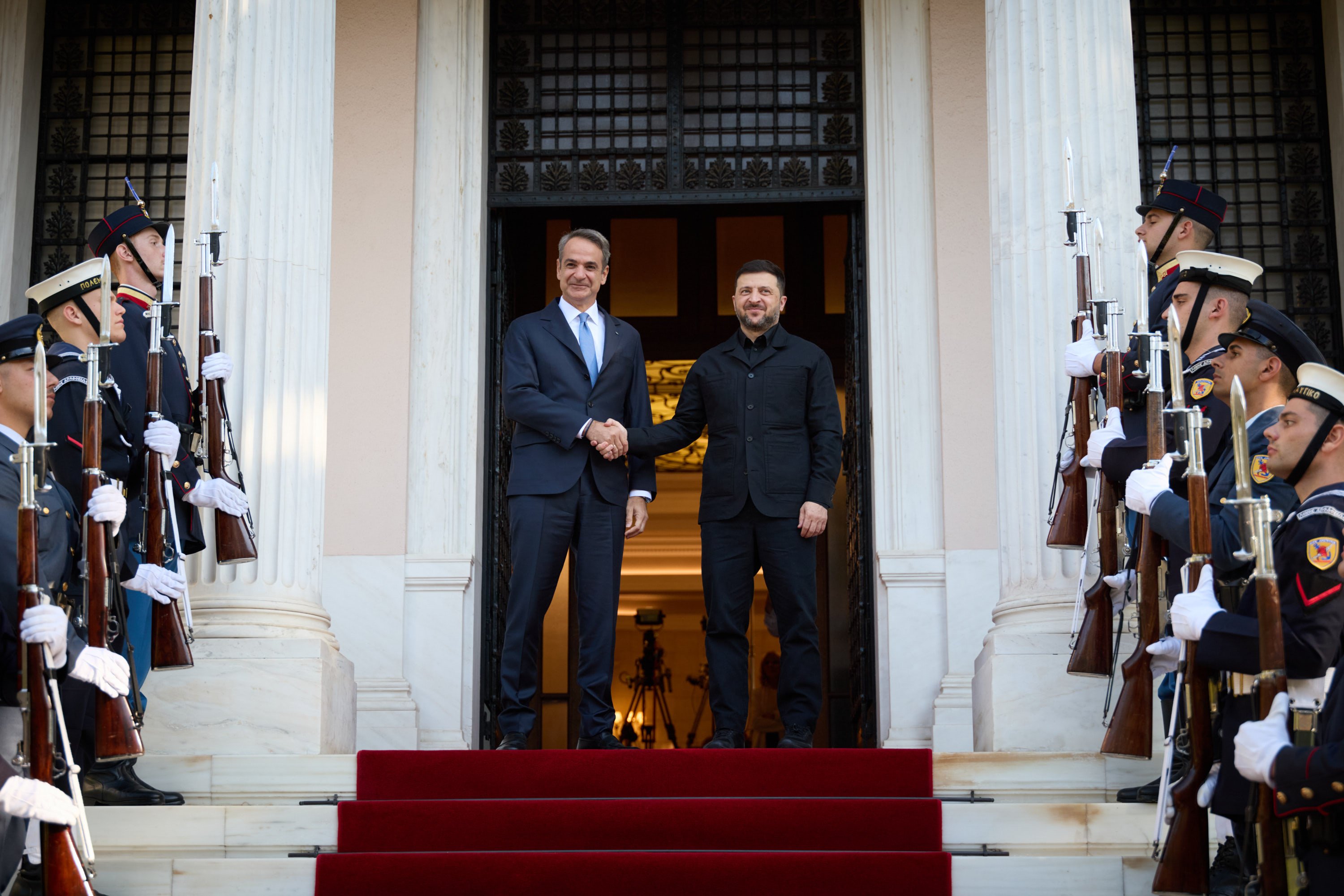 Zelenskiy ve Miçotakis’ten Tarihi Enerji Anlaşması: Ukrayna’ya Kış Desteği