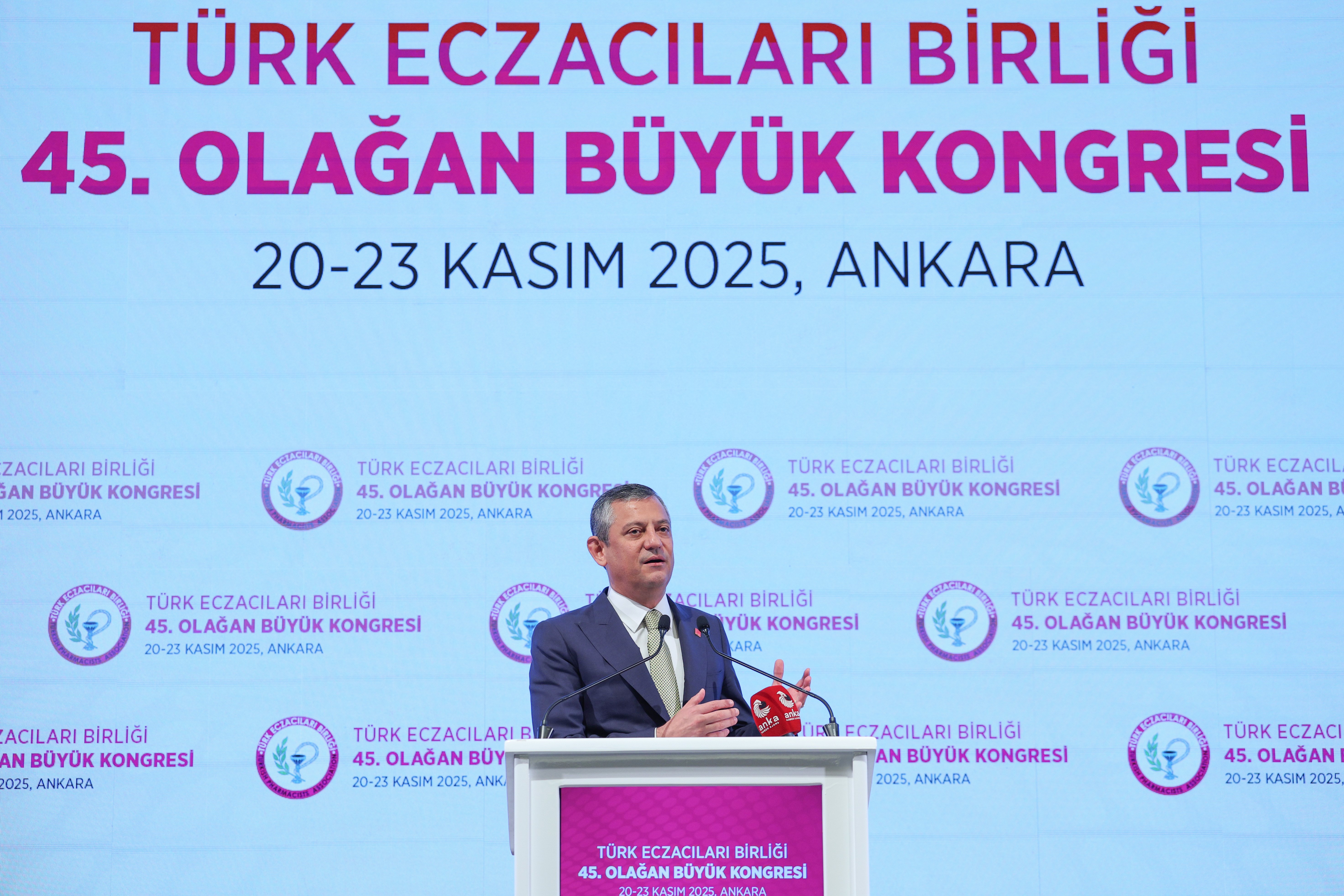 Özgür Özel’den Kamucu Sağlık Vaatleri: CHP İktidarında Herkes Eşit ve Ücretsiz Sağlık Hizmeti Görecek