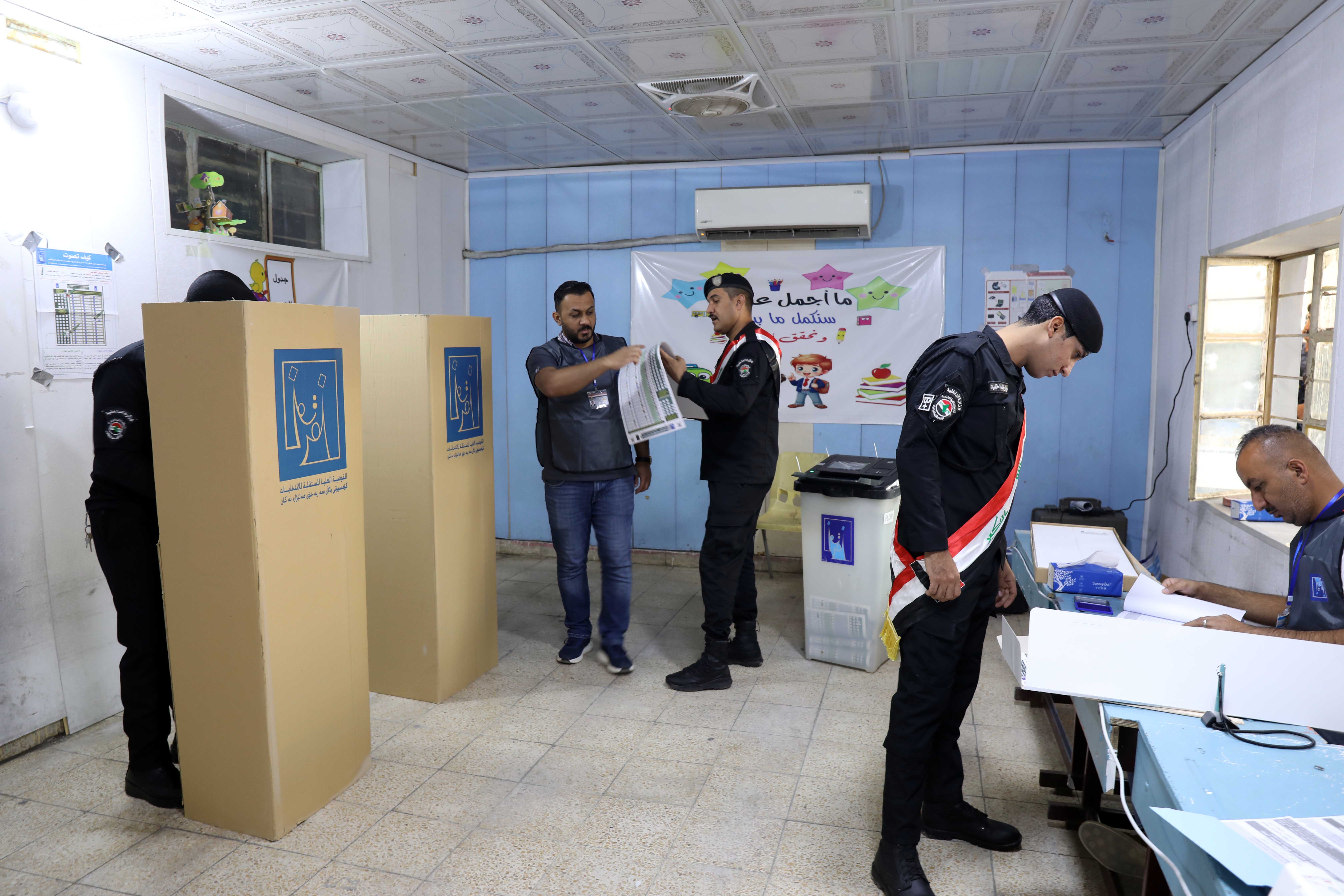 Irak'ta parlamento seçimleri başladı.