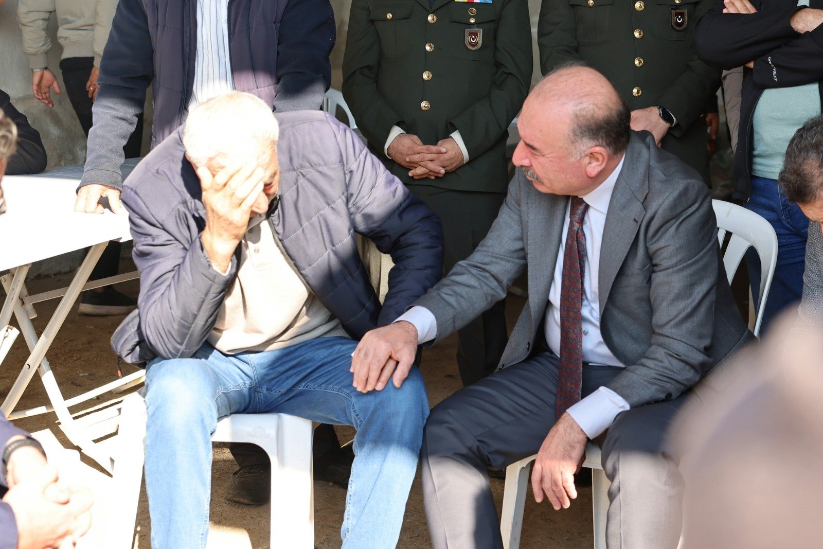 Çorum Valisi Şehit Astsubay Burak İbbiği’nin Ailesine Taziye Ziyaretinde Bulundu