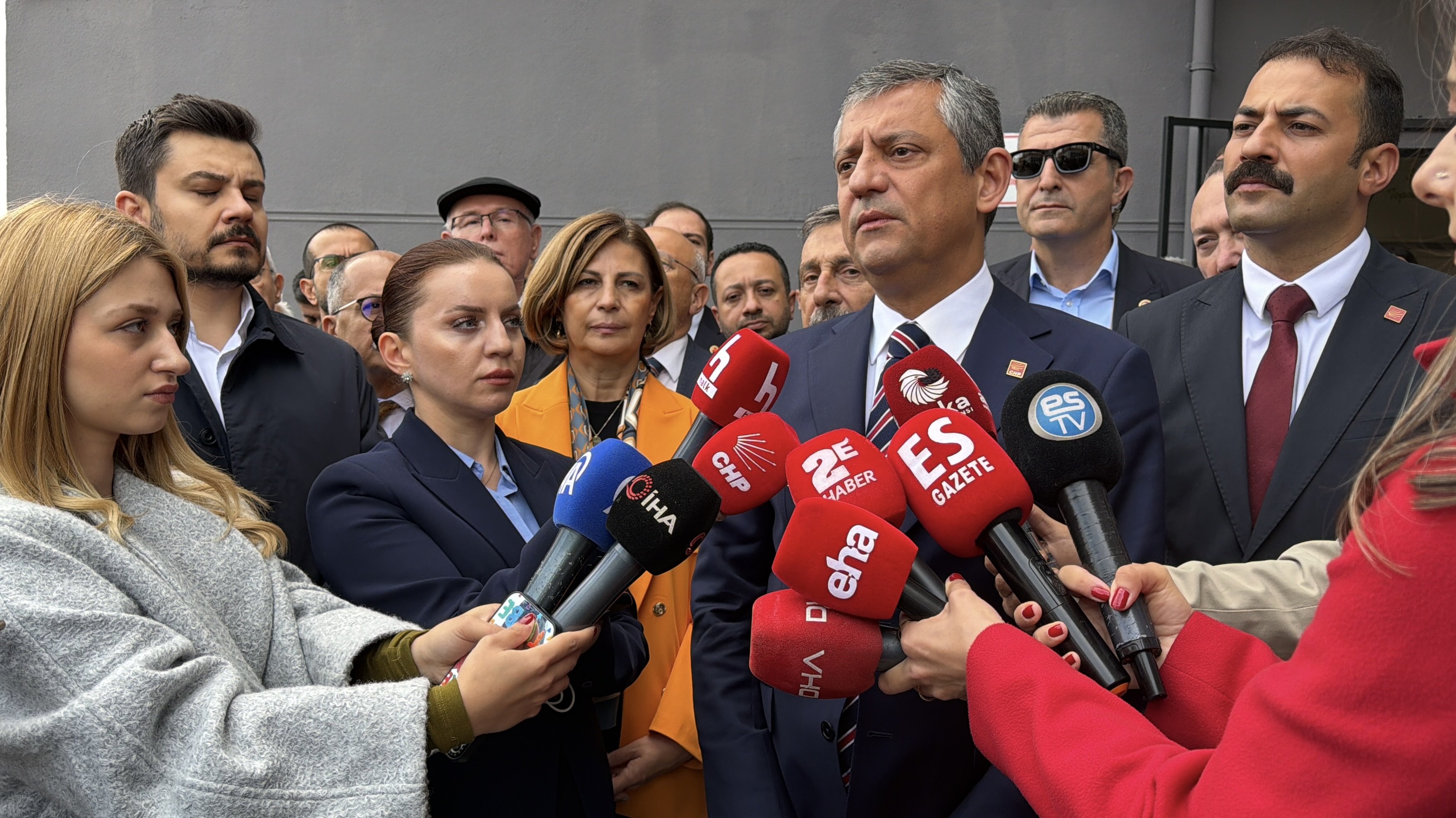 Özgür Özel’den Sert Çıkış: Anayasa Mahkemesi Kararını Tanımayan Mahkeme Ülkede Nizamı Bozar
