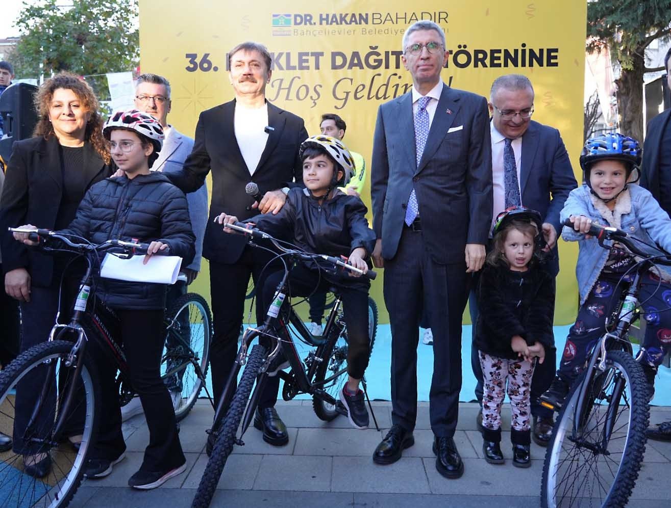 Bahçelievler’de Gençlere Spor Teşviki: 100 Çocuk Daha Bisiklet Sahibi Oldu