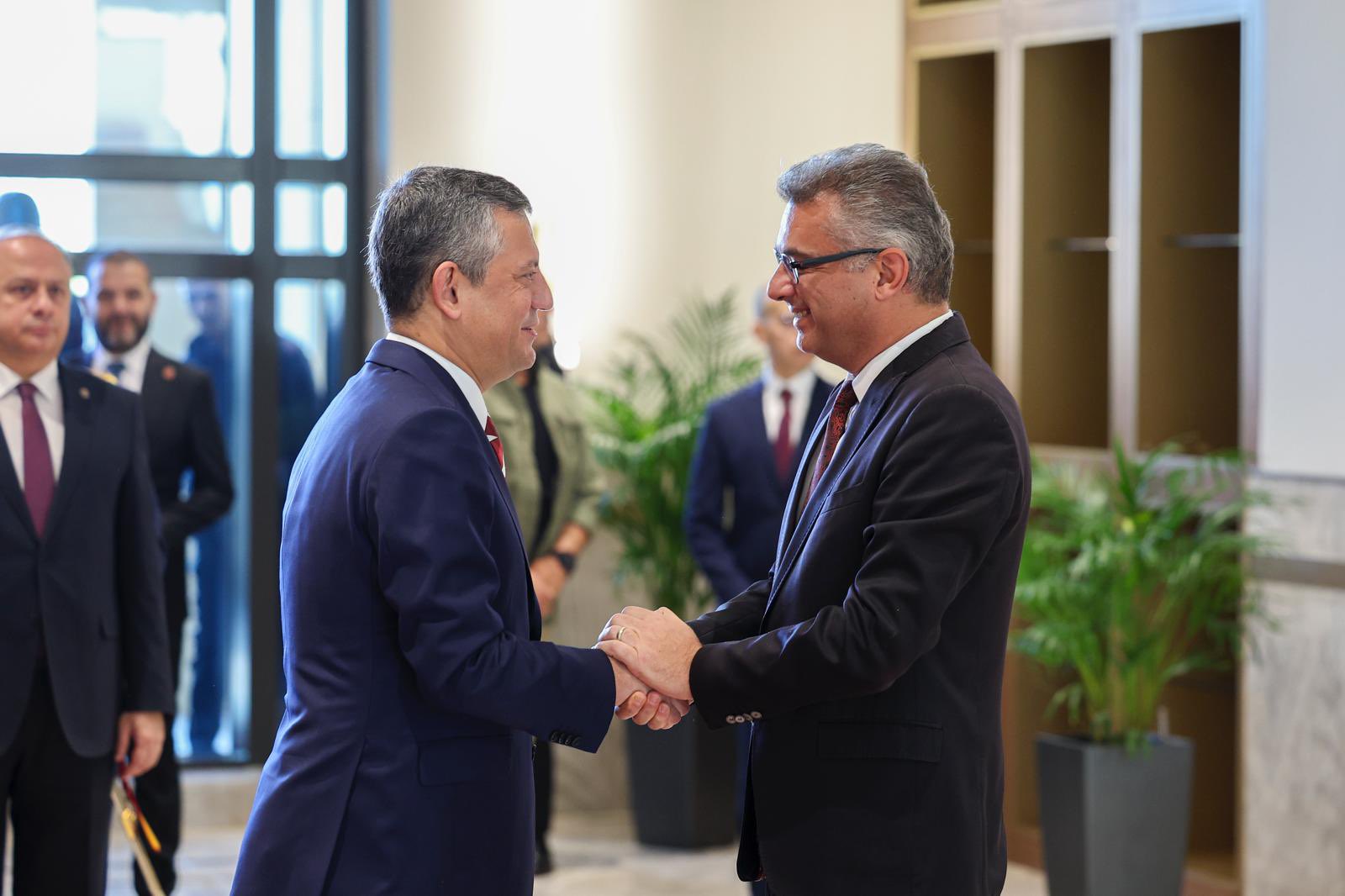 CHP Lideri Özgür Özel, KKTC’nin 42. Kuruluş Yıl Dönümü Törenlerinde