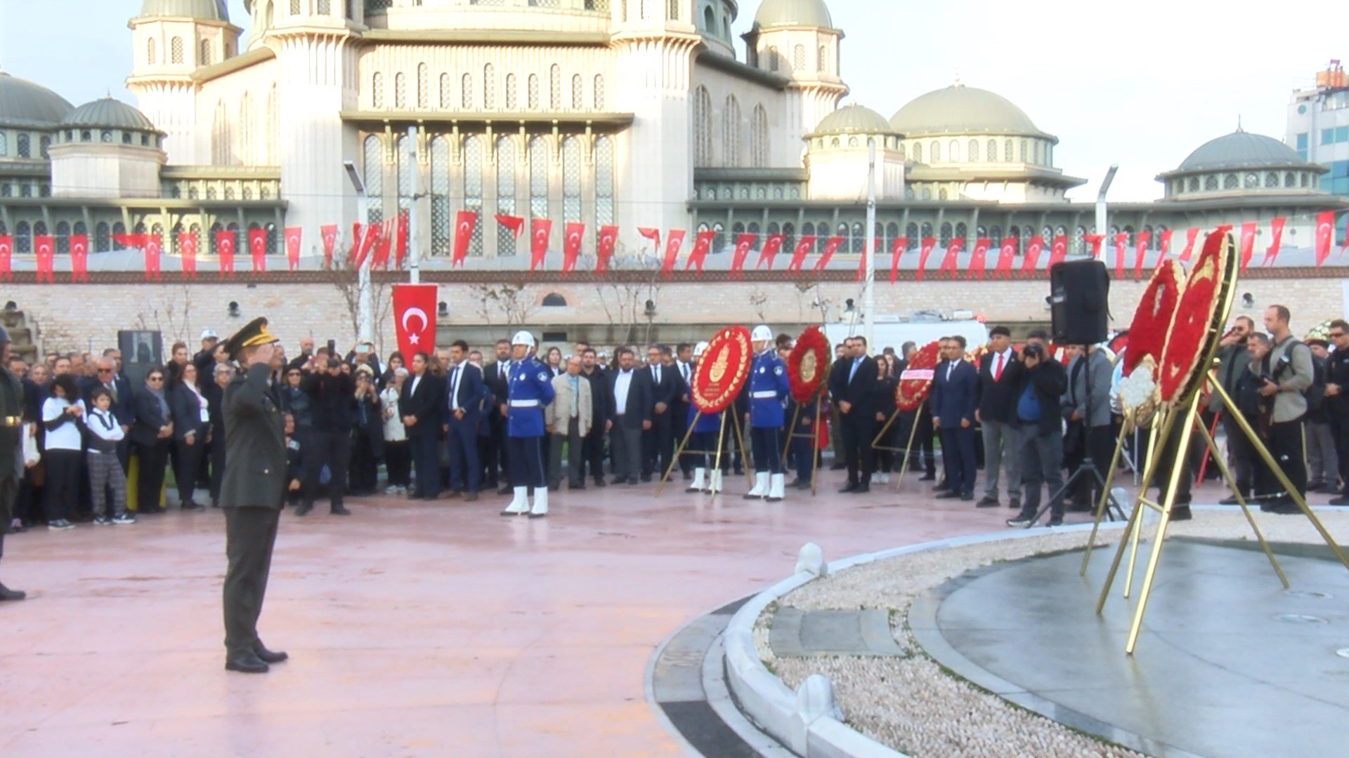 Taksim Meydanı’nda 10 Kasım Töreni: İstanbul Atatürk’ü Andı