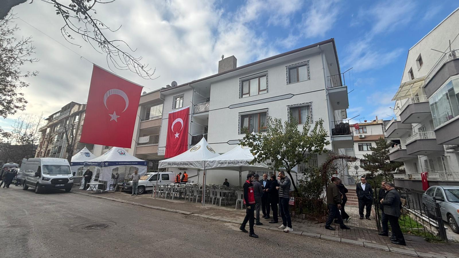 Gürcistan’daki Uçak Kazasında Şehit Olan Pilot Cüneyt Kandemir’in Ankara’daki Evi Yas Evine Döndü