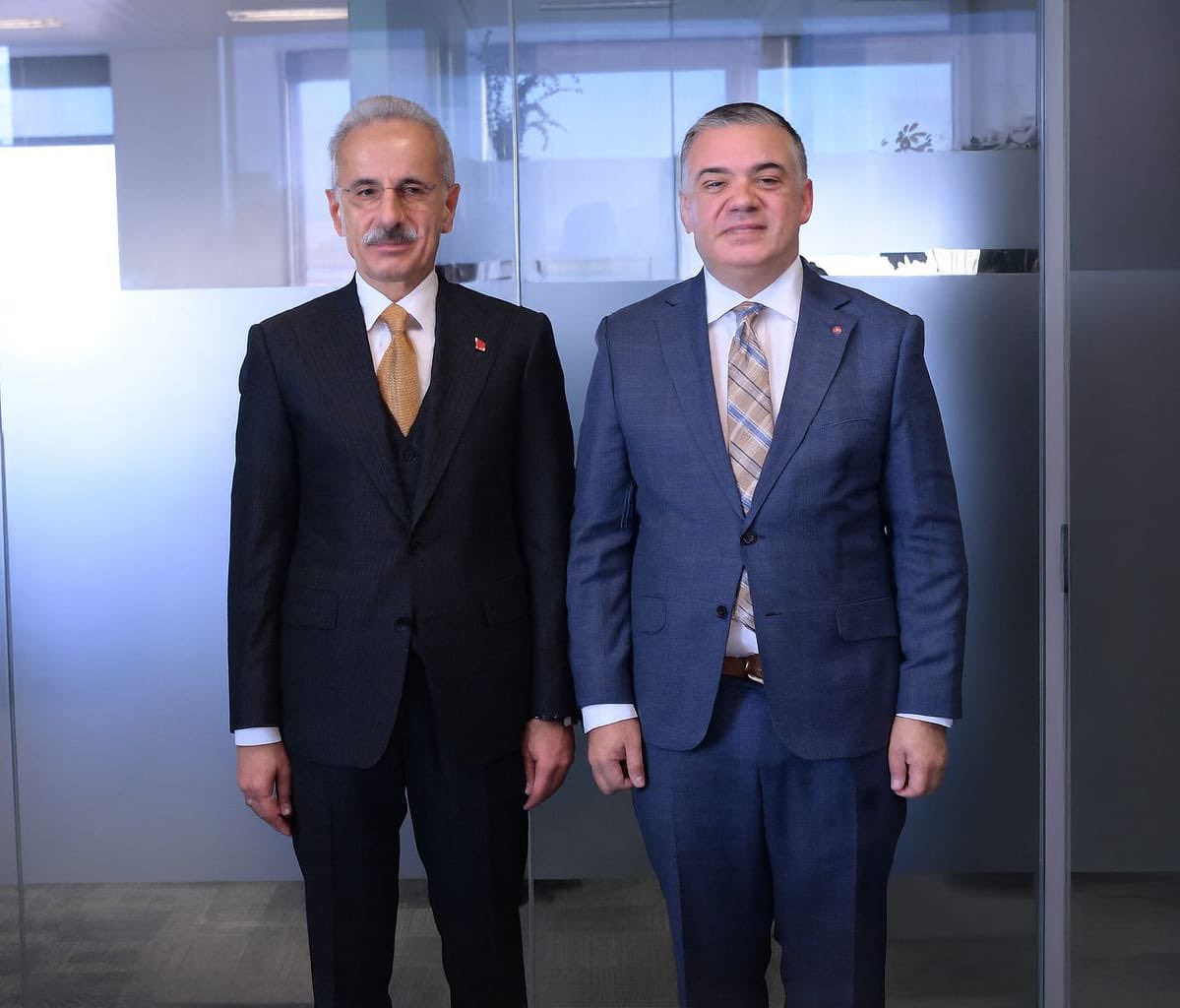 Ulaştırma Bakanı Uraloğlu, Malta Mevkidaşı Bonett ile Londra’da Stratejik Görüşme Gerçekleştirdi
