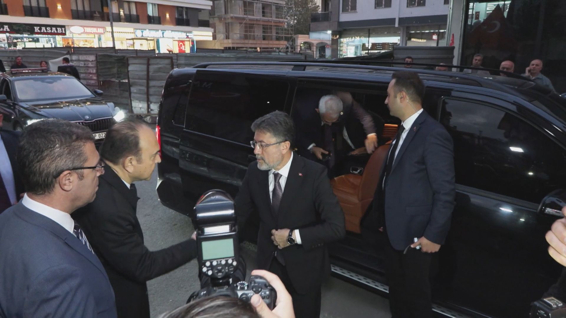 Bakan Yumaklı, Hırvatistan’da Şehit Olan Pilot Hasan Bahar’ın Ailesine Taziyede Bulundu