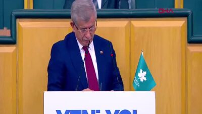 Davutoğlu’dan Siyaset Arenasına Bomba Açıklama: ‘Ne Makam Ne de Adaylığın Peşindeyim’