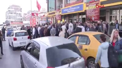 İzmir’de Taksicilerden Korsan Taşımacılığa Sert Tepki: ‘Emeğimiz Çalınıyor’