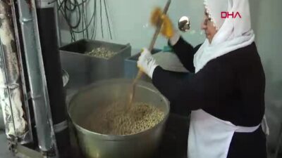 Elazığ Valisi Hatipoğlu, Ağın Kadın Kooperatifinde Leblebi Üretimine Katıldı