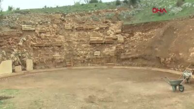 Bursa Gölyazı’da 2 Bin Yıllık Antik Tiyatro Gün Yüzüne Çıkıyor
