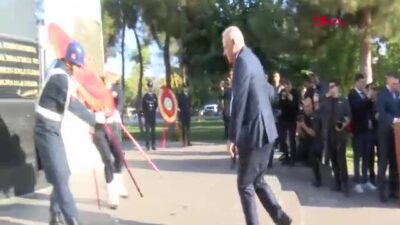 Diyarbakır’da 10 Kasım Töreninde Atatürk’e Derin Saygı