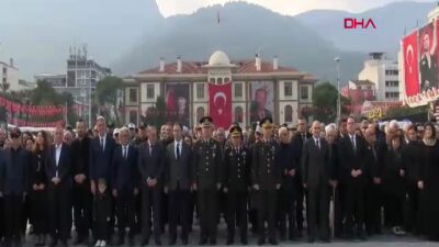 Manisa’da 2 Dakikalığına Hayat Durdu: Atatürk’e Saygı Durşunda Herkes Tek Yürek Oldu