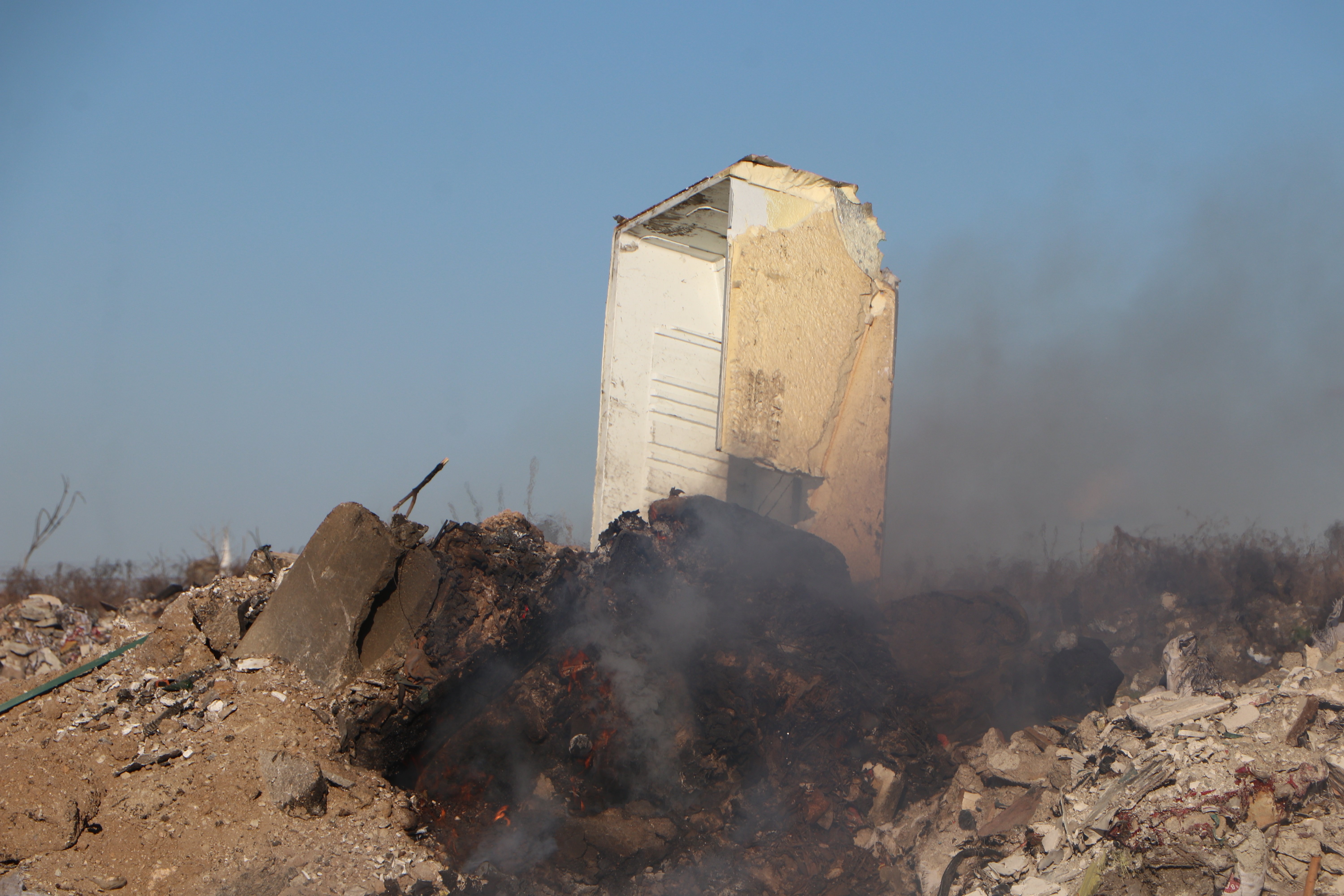 Bir yerleşim bölgesindeki boş arazi,