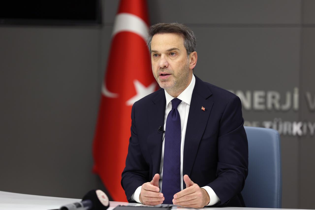 Bakan Bayraktar’dan Enerjide Dev Hedef: 2035’te Yenilenebilir Kapasite 120 Gigavat