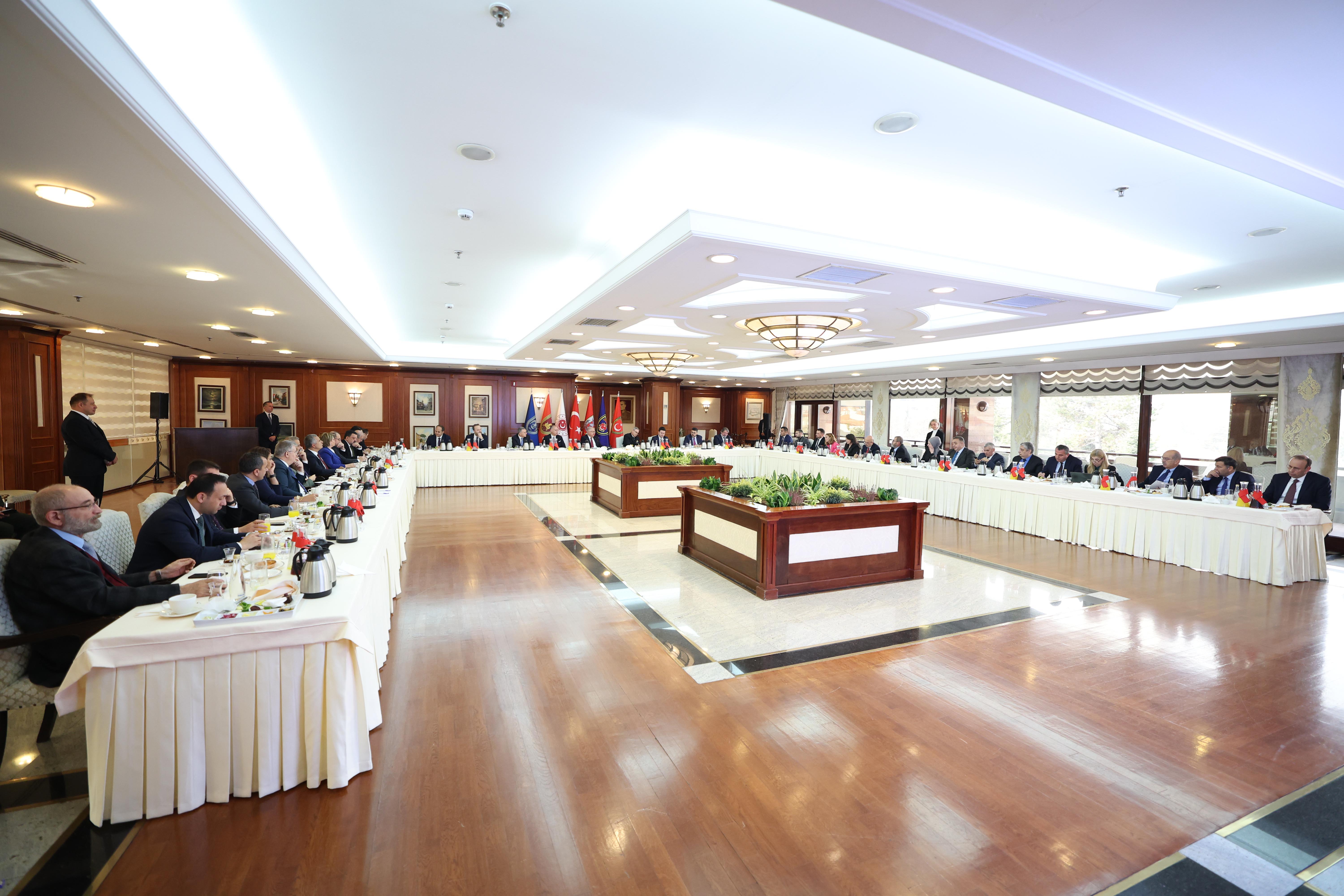 Milli Savunma Bakanı Yaşar Güler,