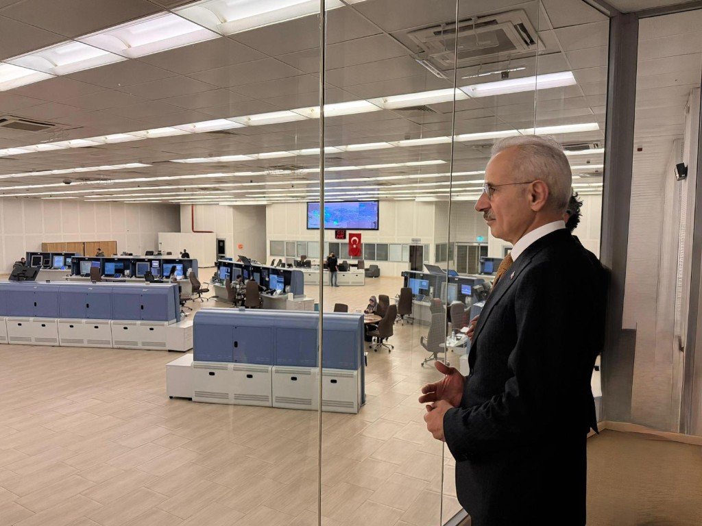 Ulaştırma ve Altyapı Bakanı Abdulkadir