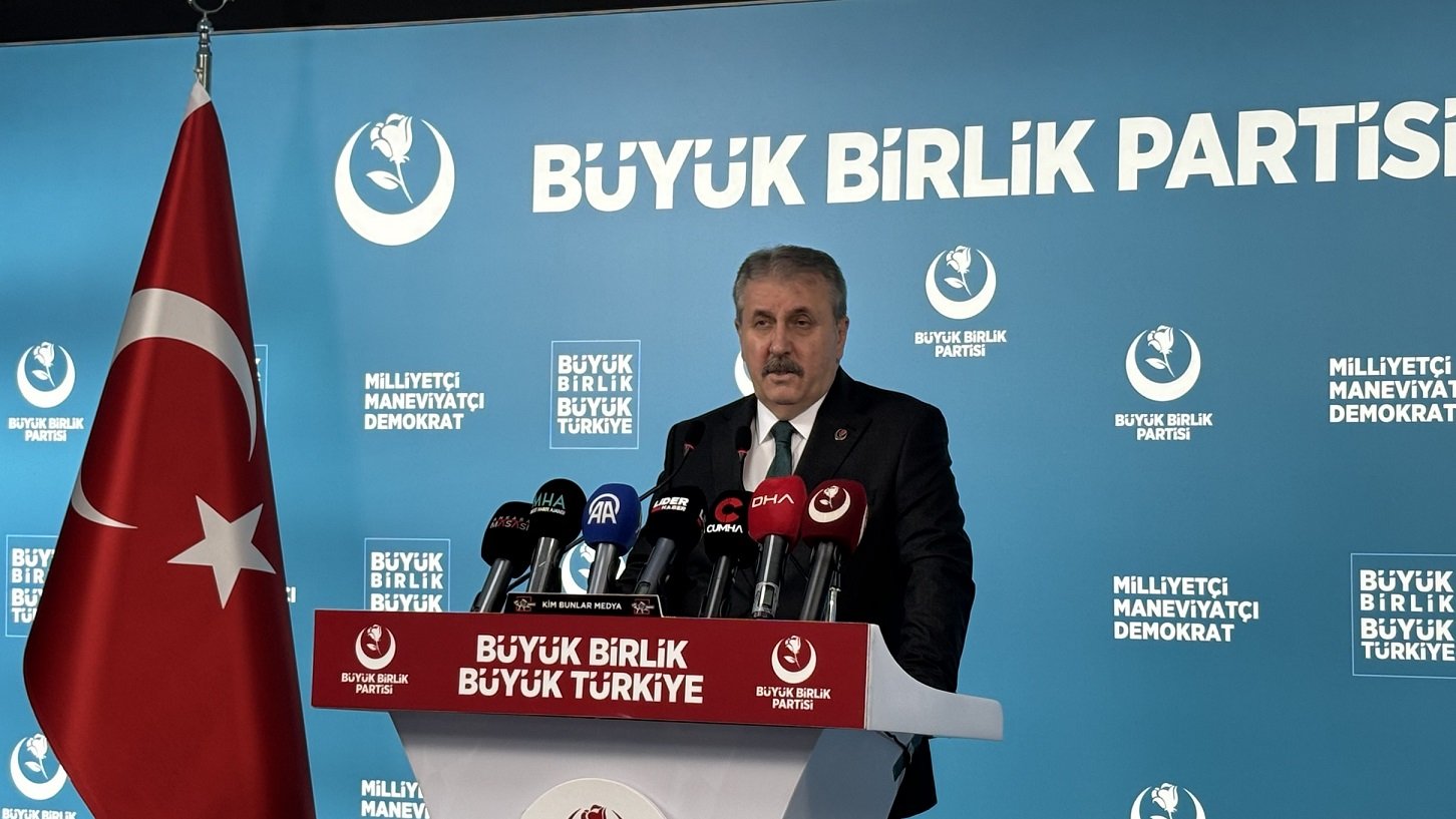 BBP Lideri Destici’den Ekonomiye Sert Eleştiri: ‘Denk Bütçe Yapmalıyız, Cari Açık Kapanmalı’