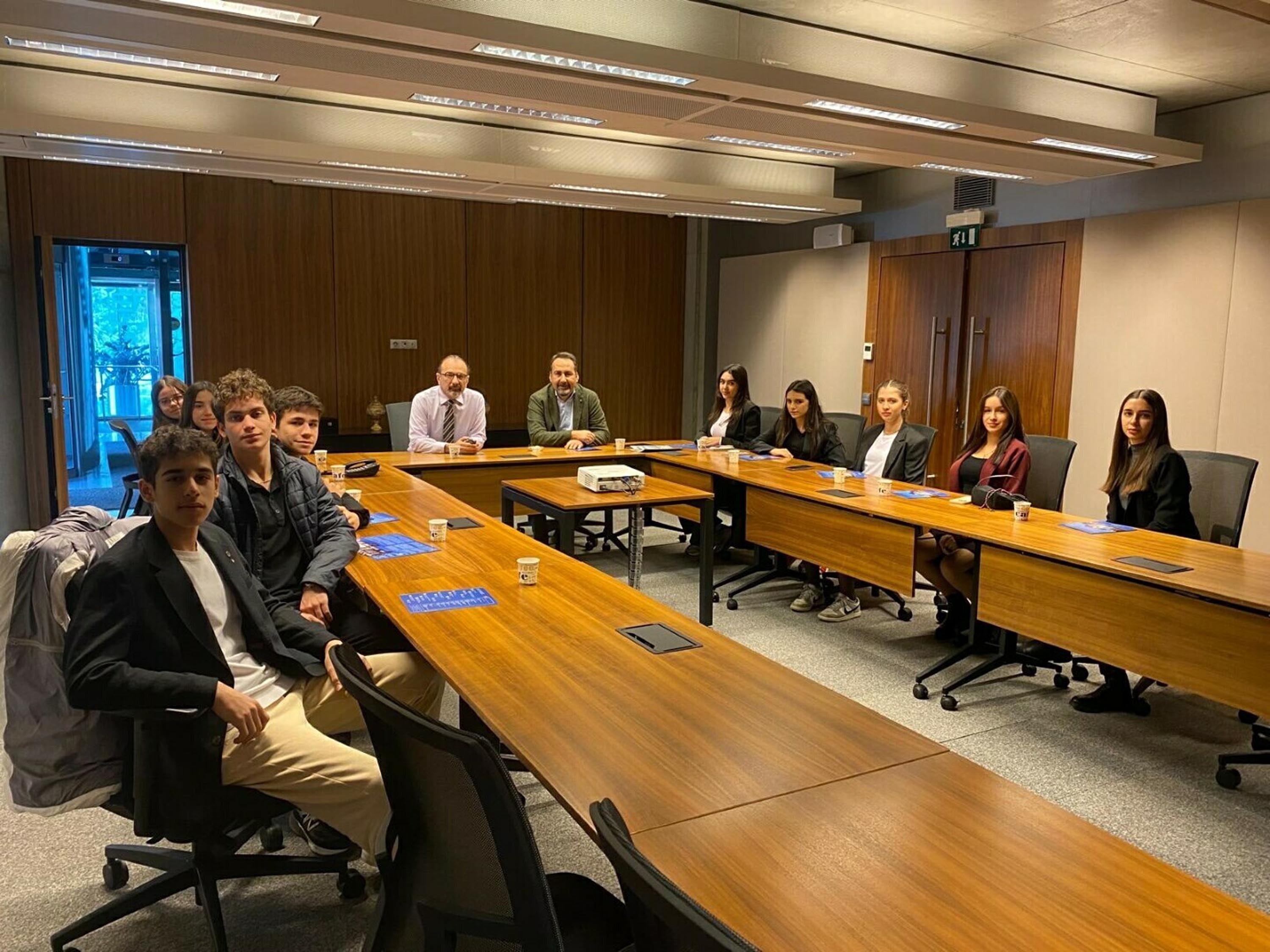 İzmirli liselilerin hazırladığı ve