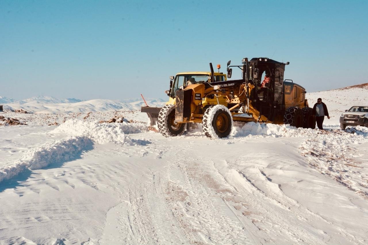 Siirt'in Pervari ilçesinde yoğun kar