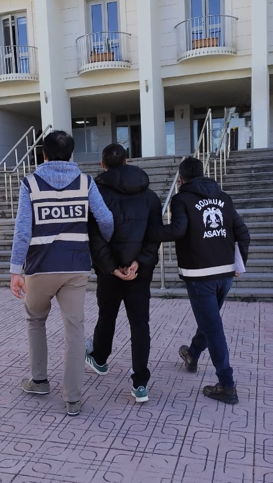 Bodrum'da trafik denetimine direnen ve