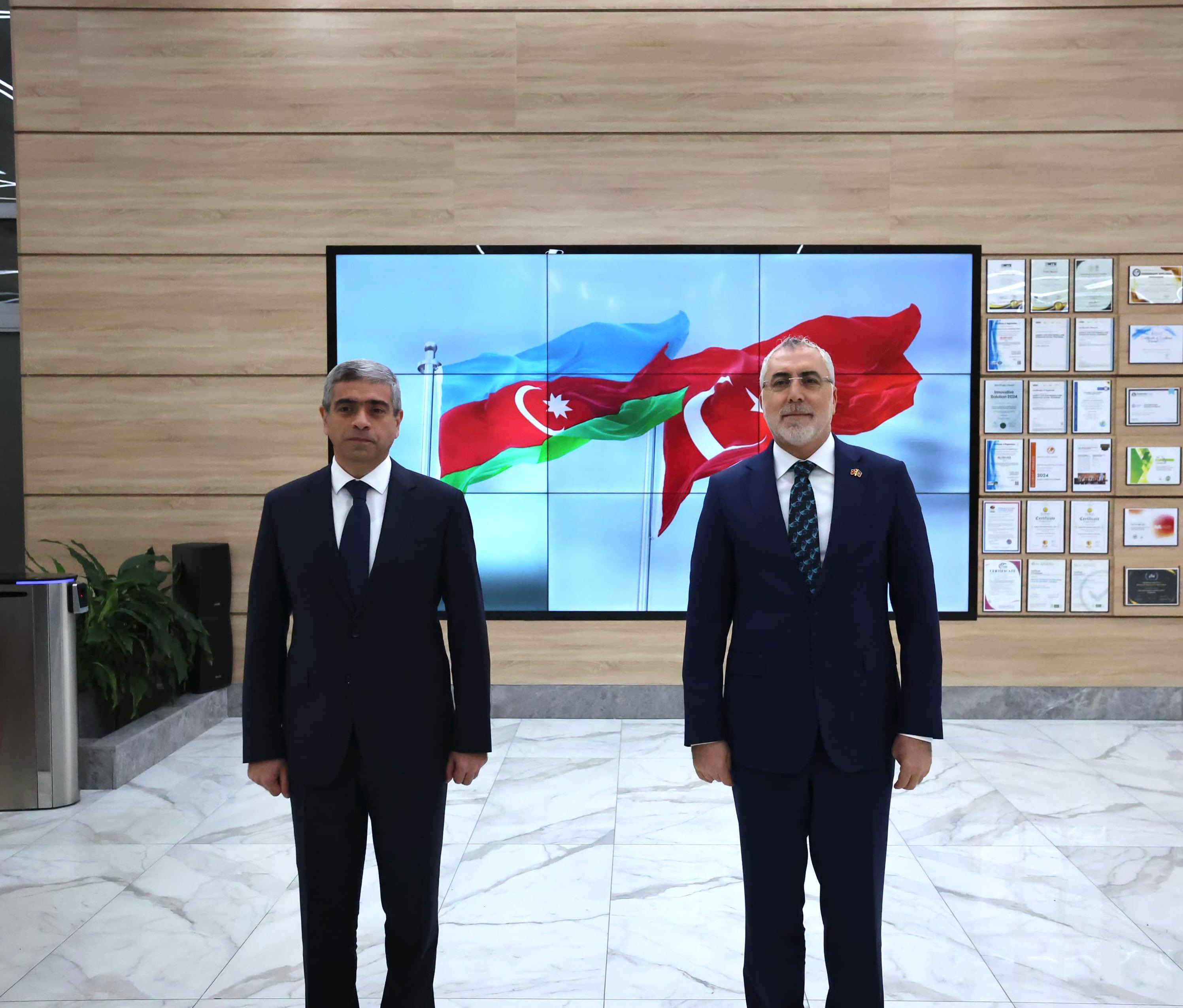 Bakan Işıkhan, Azerbaycanlı Mevkidaşı Aliyev ile Görüştü: ‘Bilgi ve Tecrübelerimizi Paylaşmaya Devam Edeceğiz’