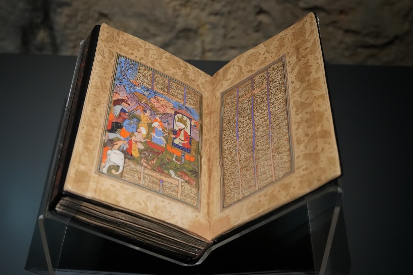 Bakan Ersoy Dünyada Bir İlk Olan ‘Mana ve Nakış’ Sergisini Açtı