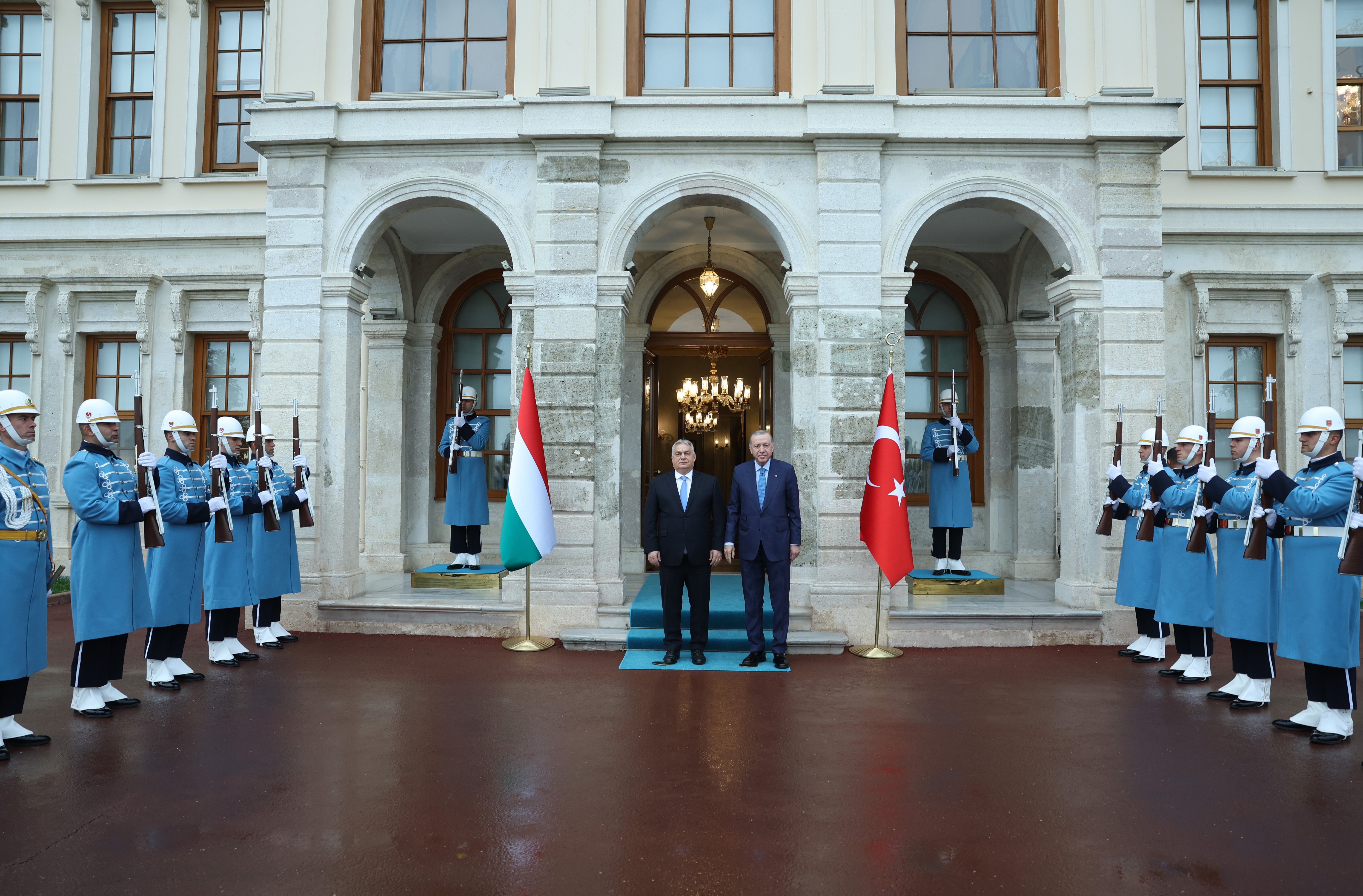 Cumhurbaşkanı Erdoğan, Macaristan Başbakanı Orban’ı İstanbul’da Resmi Törenle Karşıladı