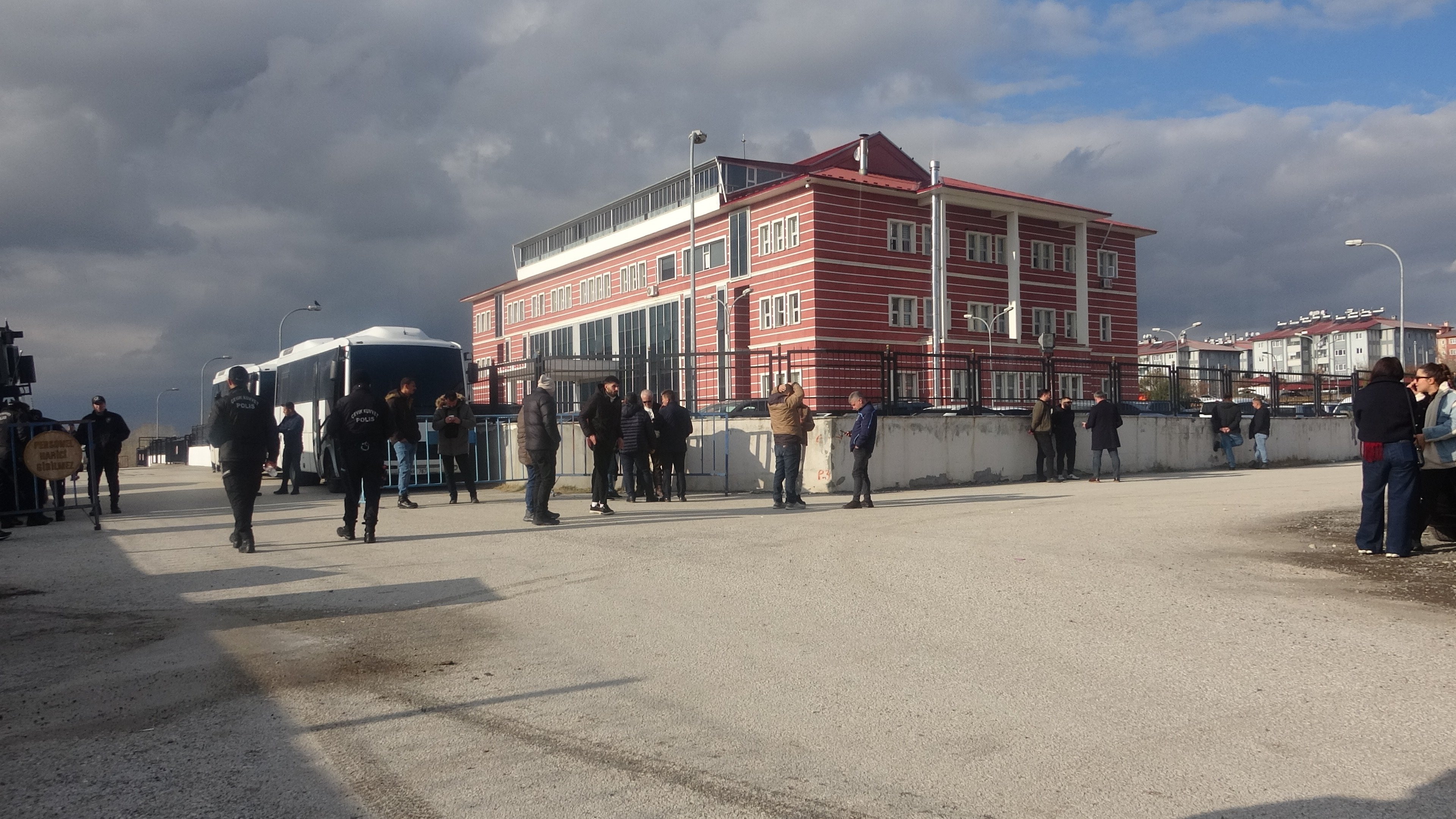 Erciş’teki Trajik Kazada Tutuklanan Ehliyetsiz Sürücü İlk Duruşmada!