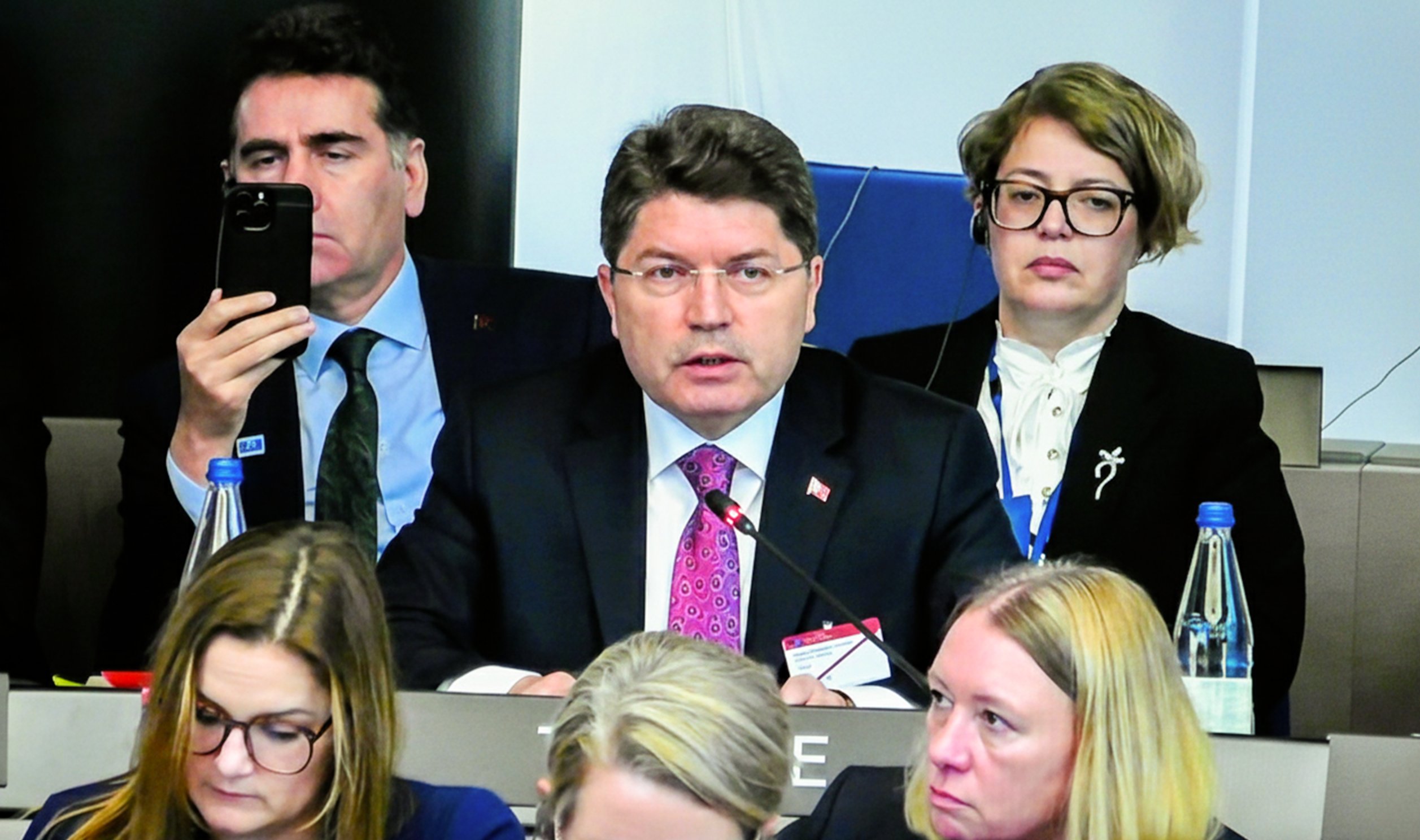 Bakan Tunç’tan Avrupa’ya Sert Çıkış: ‘Ayrımcılık ve İslam Karşıtlığı Bir Arada Yaşam Kültürünü Tehdit Ediyor’