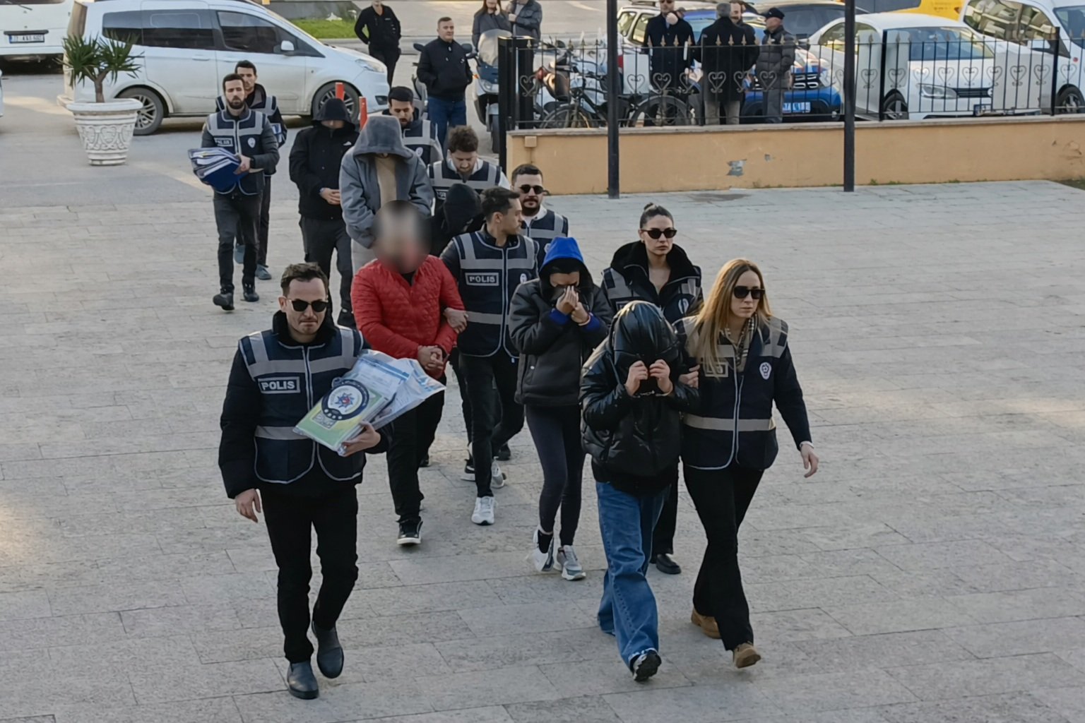 Edirne'de polisin masaj salonlarına düzenlediği