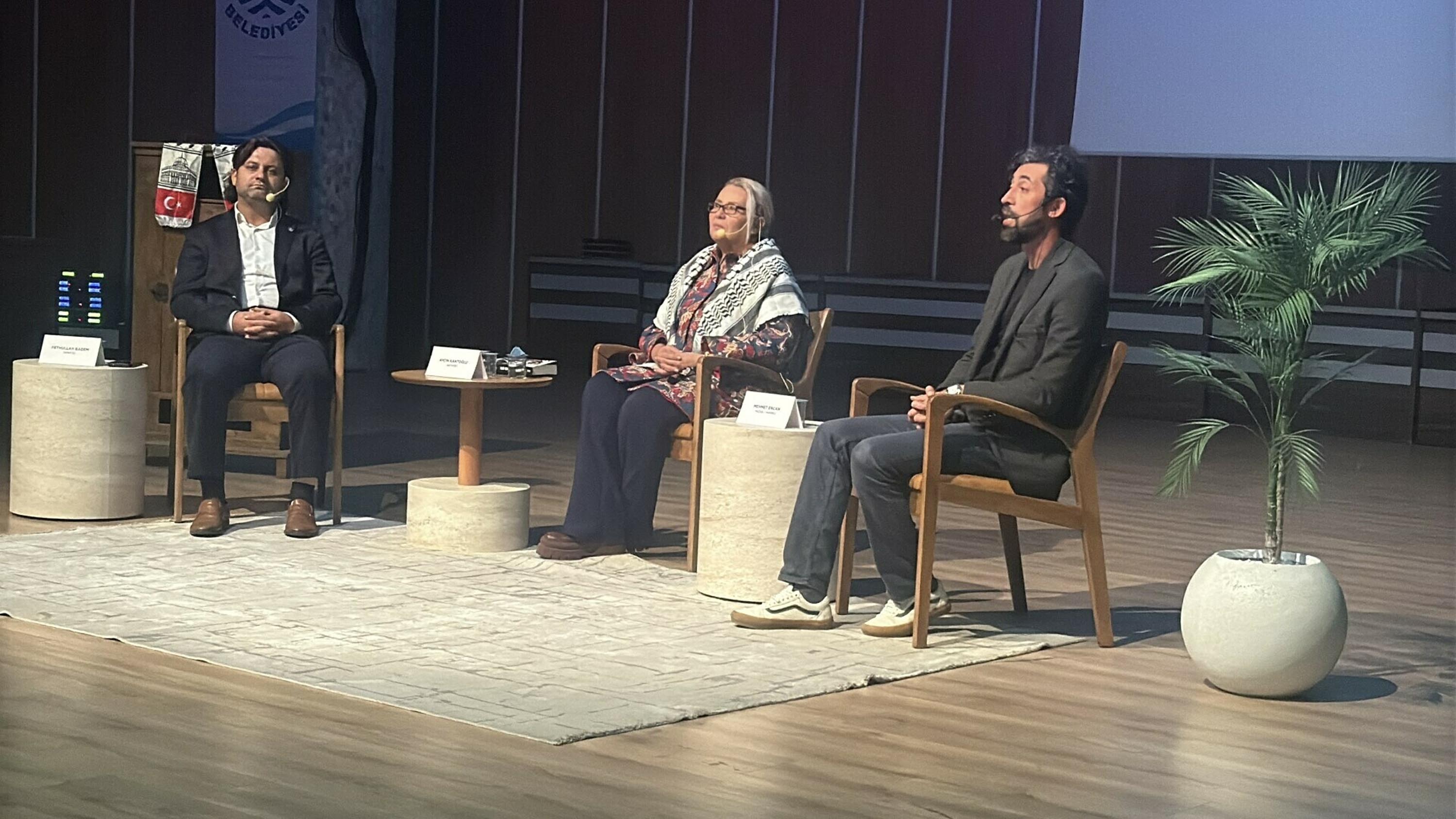 Aktivist Ayçin Kantoğlu, Bodrum'daki panelde