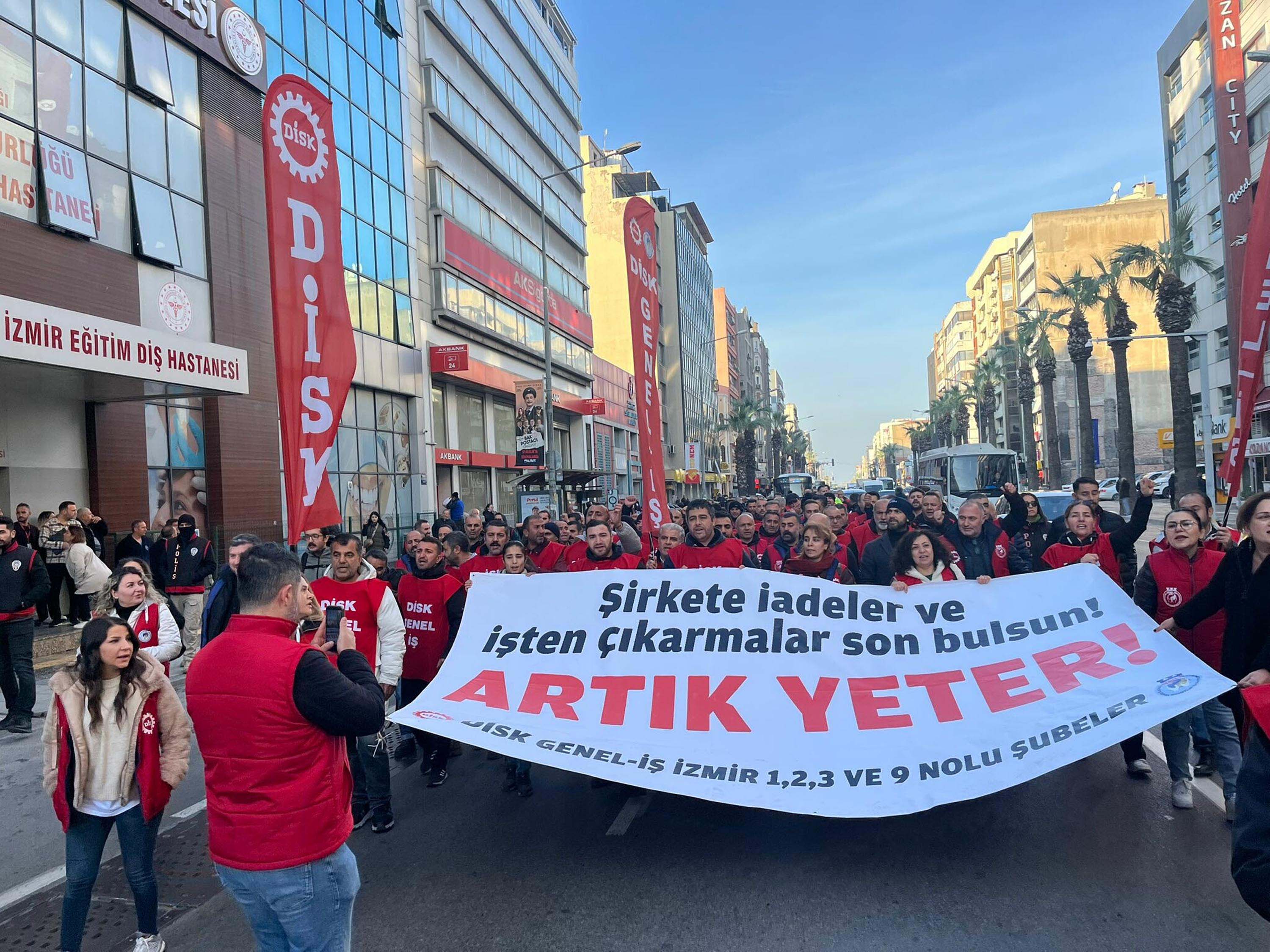 İzmir’de İşçi Eylemi Sürüyor: 358 İşçi İşe Başlatılmıyor, Sendika Başkanlarından Cemil Tugay’a Çağrı