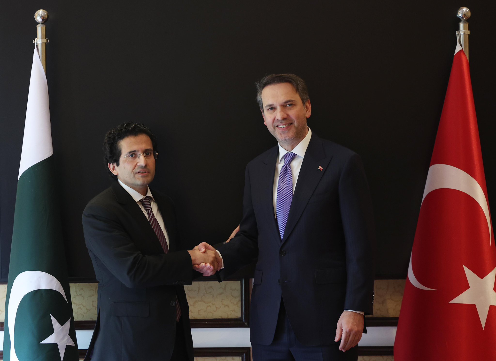 Enerji Bakanı Alparslan Bayraktar, Pakistan