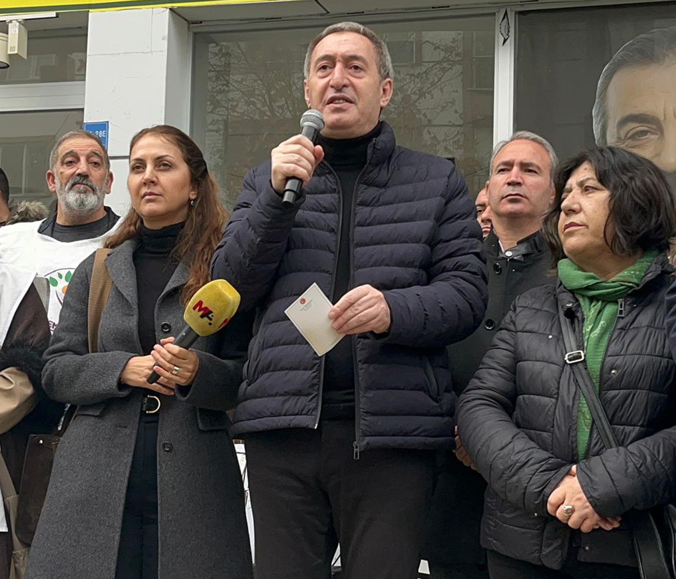 DEM Parti’den İktidara Sert Bütçe Tepkisi: ‘Asgari Ücretli ve Emekli Yok Sayılıyor’